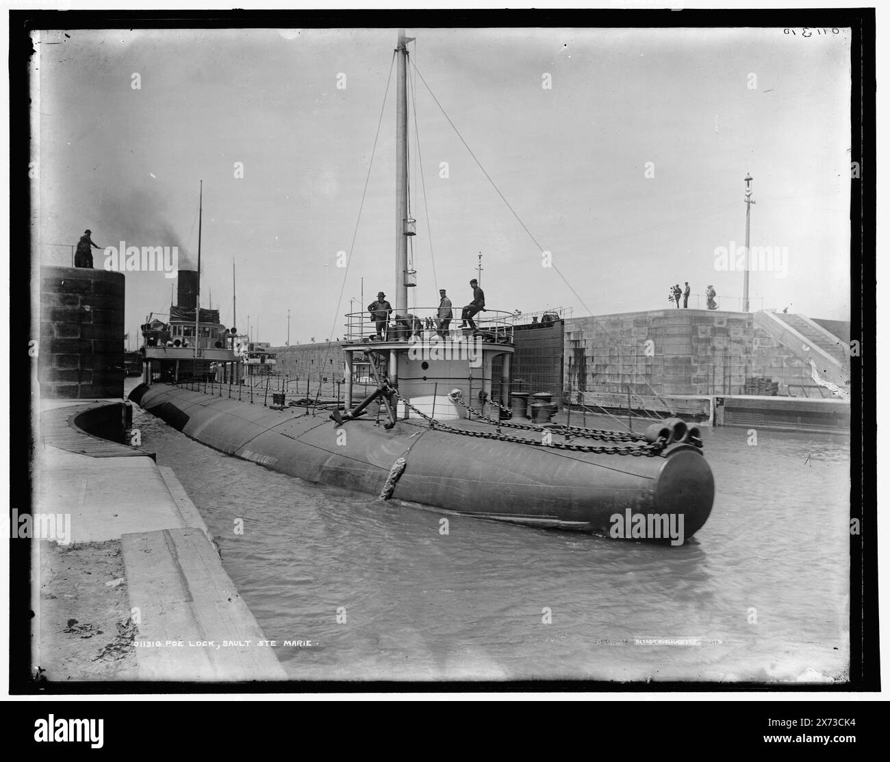 Poe Lock, Sault Ste. Marie, Date Based on Detroit, Catalogue F (1899)., Detroit Publishing Co.-Nr. 011310., Geschenk; State Historical Society of Colorado; 1949, Locks (Hydraulic Engineering), Whalebacks. , Usa, Michigan, Sault Sainte Marie. , Usa, Michigan, Sault Sainte Marie Canal. Stockfoto