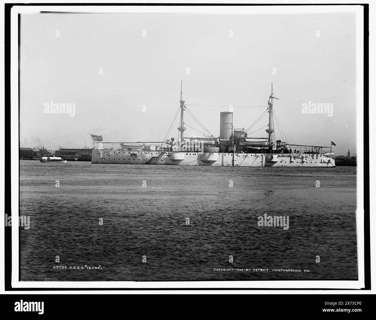 U.S. S.S. sic Texas and the Whisper, negativ gebrochen unten links und mit Klebeband auf zweite Glasscheibe. Locale based on Detroit, Catalogue J (1901)., Detroit Publishing Co.-Nr. 05756., Geschenk; State Historical Society of Colorado; 1949, Texas (Schlachtschiff), Whisper (Dampfboot), Dampfboote. - Schlachtschiffe, Amerikaner. , Usa, Louisiana, New Orleans. Stockfoto
