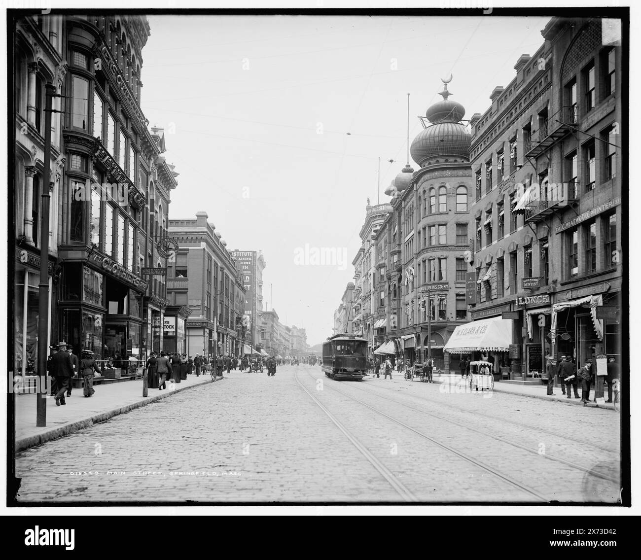Main Street, Springfield, Mass., entsprechende Glastransparenz (mit demselben Seriencode) verfügbar auf Videobildschirm 1A-30241., '218[, .]' Auf negativ. Detroit Publishing Co.-Nr. 018049., Geschenk; State Historical Society of Colorado; 1949, Streets. , Kommerzielle Einrichtungen. , Usa, Massachusetts, Springfield. Stockfoto