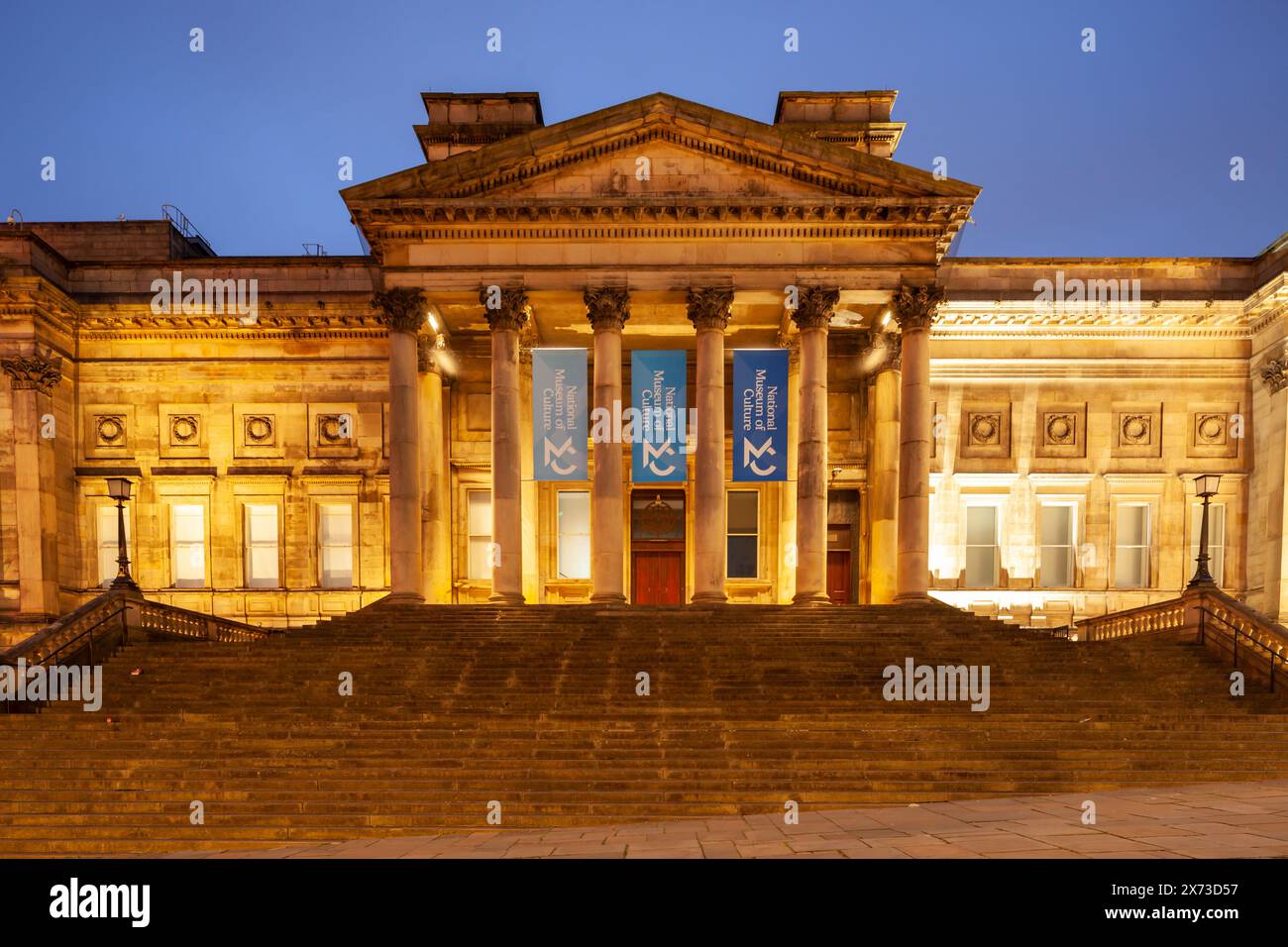 Sonnenaufgang im Gebäude des World Museum in Liverpool, England. Stockfoto
