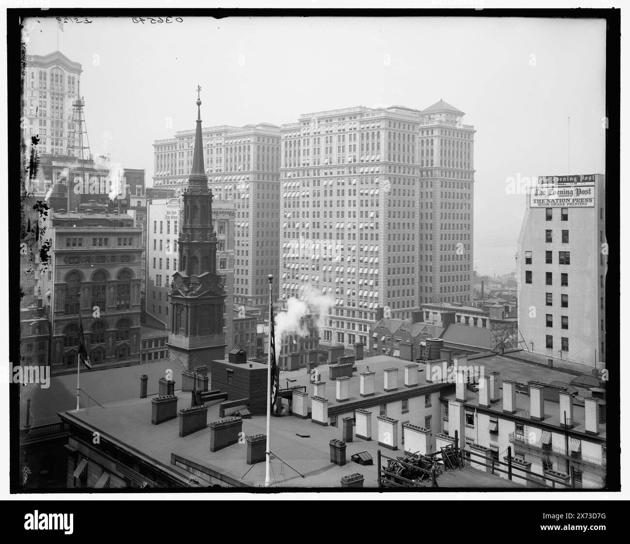 Hudson Terminal Buildings, New York, New York, New York, Titel aus Jacke, Spire of Trinity Church links, 'G 5129' auf negativ, Detroit Publishing Co.-Nr. 036540., Geschenk; State Historical Society of Colorado; 1949, Bürogebäude. Wolkenkratzer. , Usa, New York (Bundesstaat), New York. Stockfoto