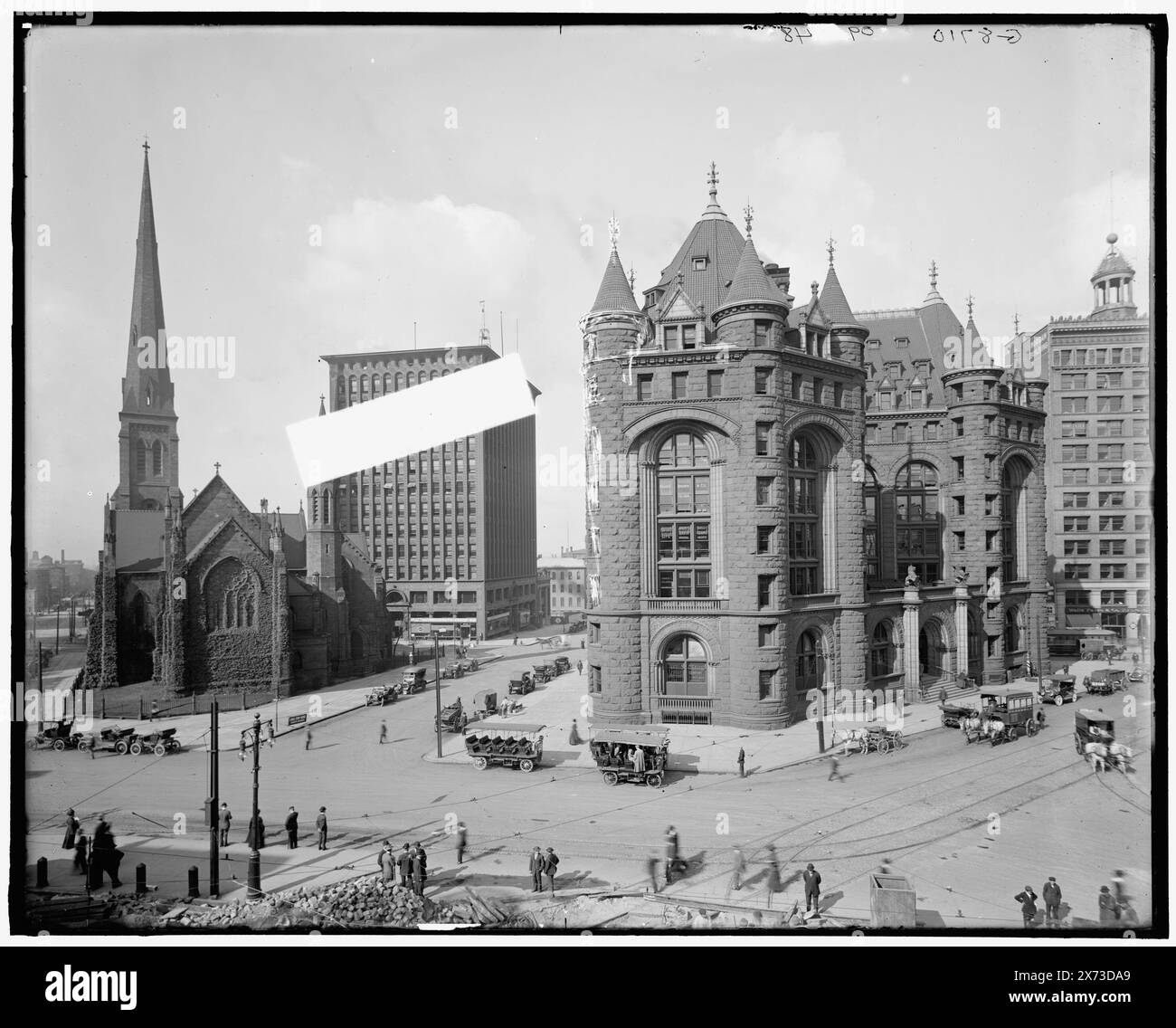 Shelton Square, Buffalo, N.Y., Titel aus Jacke. St. Paul's Episcopal Cathedral, Prudential Building auf der linken Seite, 'G 8710' und 'Prohib'. Auf negativ. Detroit Publishing Co.-Nr. 090348., Geschenk; State Historical Society of Colorado; 1949, Plazas. , Cathedrals. , Kommerzielle Einrichtungen. , Usa, New York (Bundesstaat), Buffalo. Stockfoto