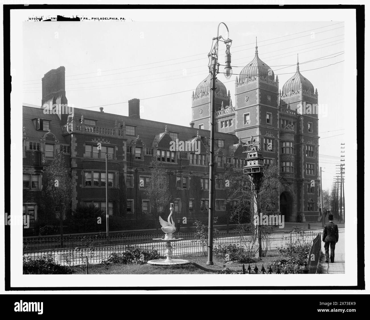 Studentenwohnheime, U. of Pa., Philadelphia, Pa., University of Pennsylvania. 'h 456' auf negativ., Detroit Publishing Co.-Nr. 070262., Geschenk; State Historical Society of Colorado; 1949, Universities & Colleges. , Schlafsäle. , Usa, Pennsylvania, Philadelphia. Stockfoto