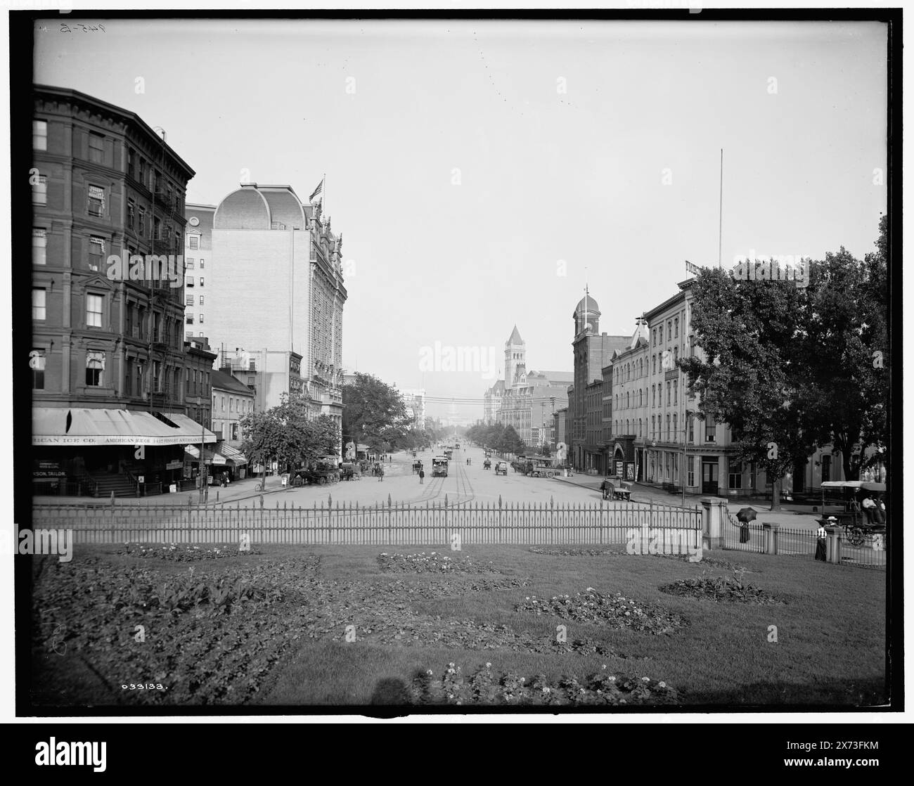 Pennsylvania Avenue, Washington, D.C., Titel aus Jacke, '945 G' auf negativ, Detroit Publishing Co.-Nr. 033133., Geschenk; State Historical Society of Colorado; 1949, Streets. , Kommerzielle Einrichtungen. , Vereinigte Staaten, District of Columbia, Washington (D.C.) Stockfoto