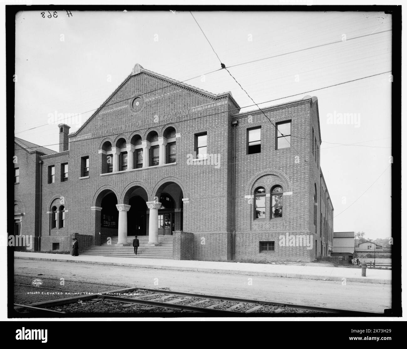 Elevated Railway Terminal, Philadelphia, Pa., 'H 368' auf negativ., Detroit Publishing Co.-Nr. 070249., Gift; State Historical Society of Colorado; 1949, Elevated Railroads. , Bahnhöfe. , Usa, Pennsylvania, Philadelphia. Stockfoto