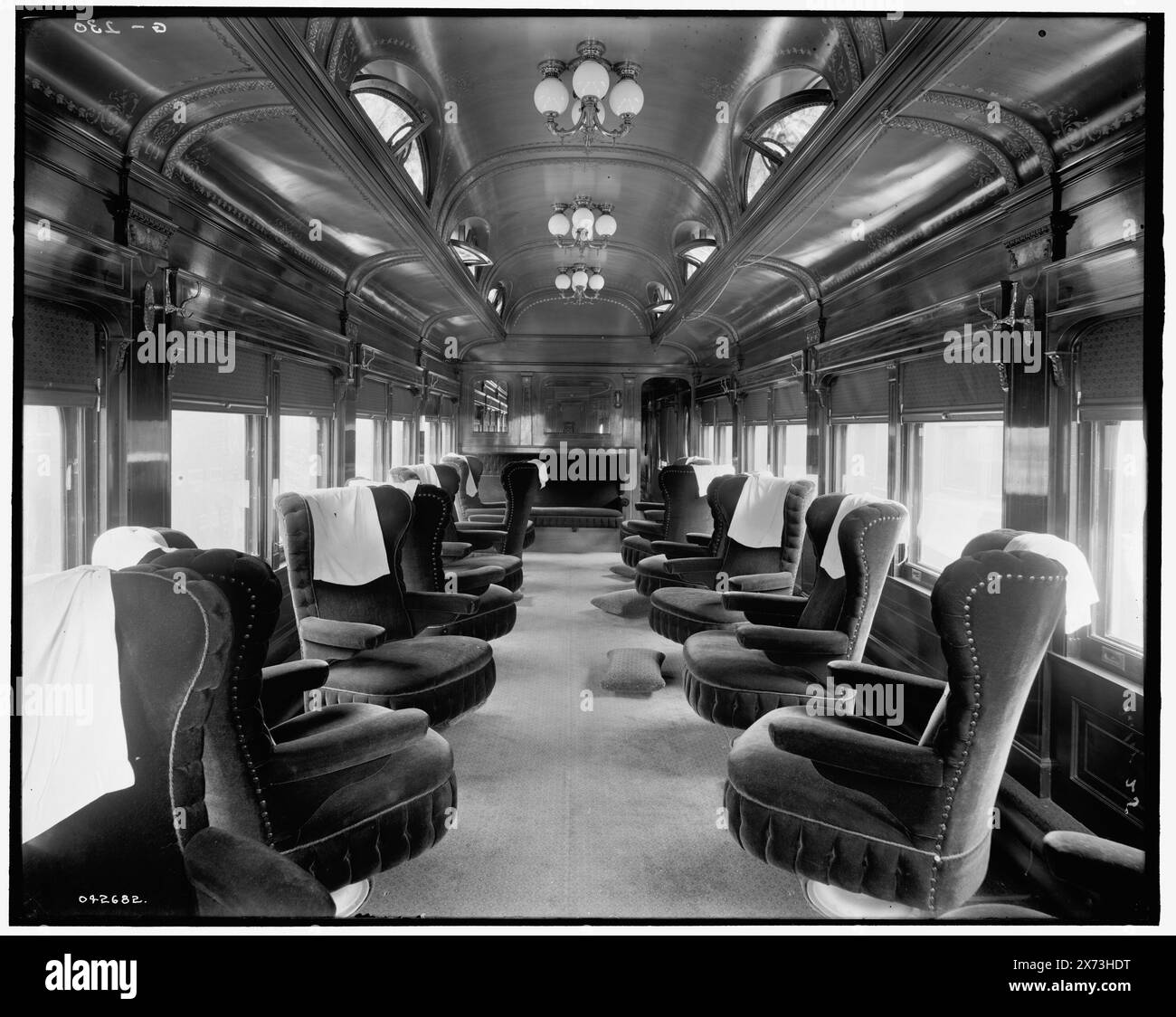 Pere Marquette Railroad Salon Auto Nr. 25, Innenansicht, Titel aus Jacke., 'G 230' auf negativ., Detroit Publishing Co.-Nr. 042682., Geschenk; State Historical Society of Colorado; 1949, Railroad Lounge Cars. Stockfoto