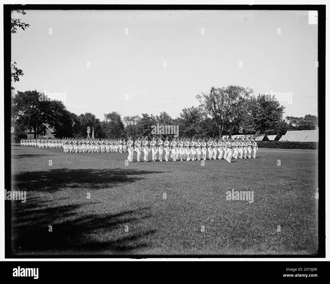 Bataillon im Rückblick, West Point, New York, Titel aus der Jacke, '2666' auf negativ. Detroit Publishing Co.-Nr. 033972., Geschenk; State Historical Society of Colorado; 1949, United States Military Academy. , Militärparaden und Zeremonien. , Militärausbildung. , Usa, New York (Bundesstaat), West Point. Stockfoto