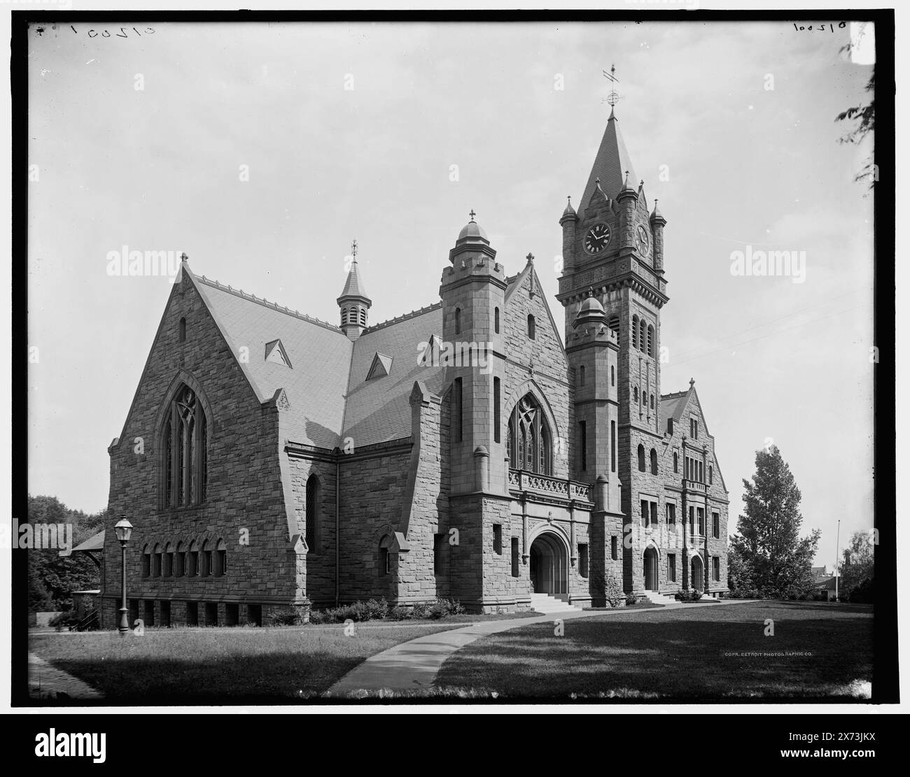 Mt. Holyoke College, South Hadley, Mass., Transparenz urheberrechtlich geschützt 1900., '93' auf negativ. entsprechende Glastransparenz (gleicher Seriencode) auf Videobildschirm 1A-29347., Detroit Publishing Co.-Nr. 012001., Geschenk; State Historical Society of Colorado; 1949, Bildungseinrichtungen. , Usa, Massachusetts, South Hadley. Stockfoto