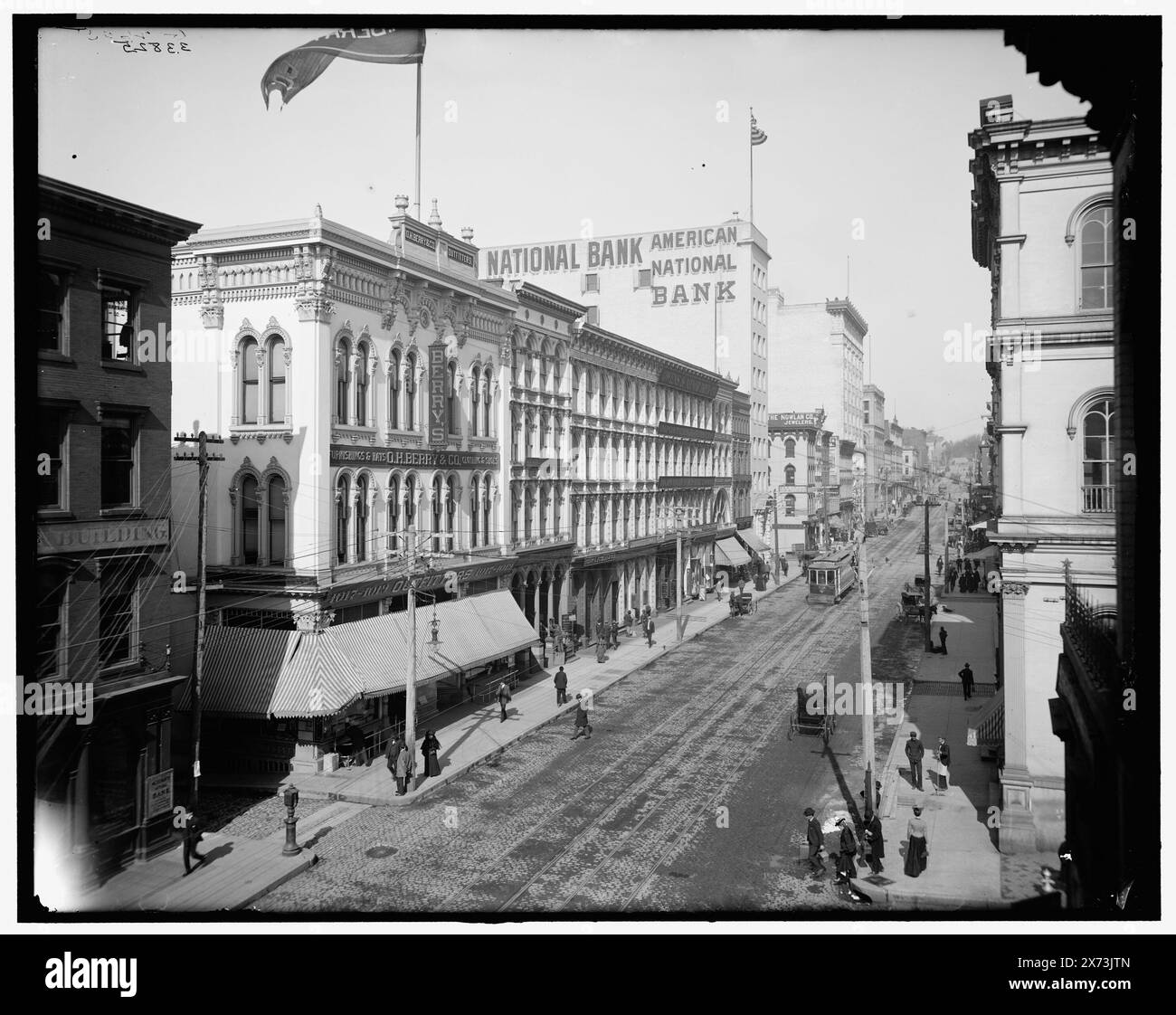 Main Street, Richmond, Virginia, Titel aus Jacke, 'G 2605' auf negativ, Detroit Publishing Co.-Nr. 033825., Geschenk; State Historical Society of Colorado; 1949, Streets. , Kommerzielle Einrichtungen. , Usa, Virginia, Richmond. Stockfoto