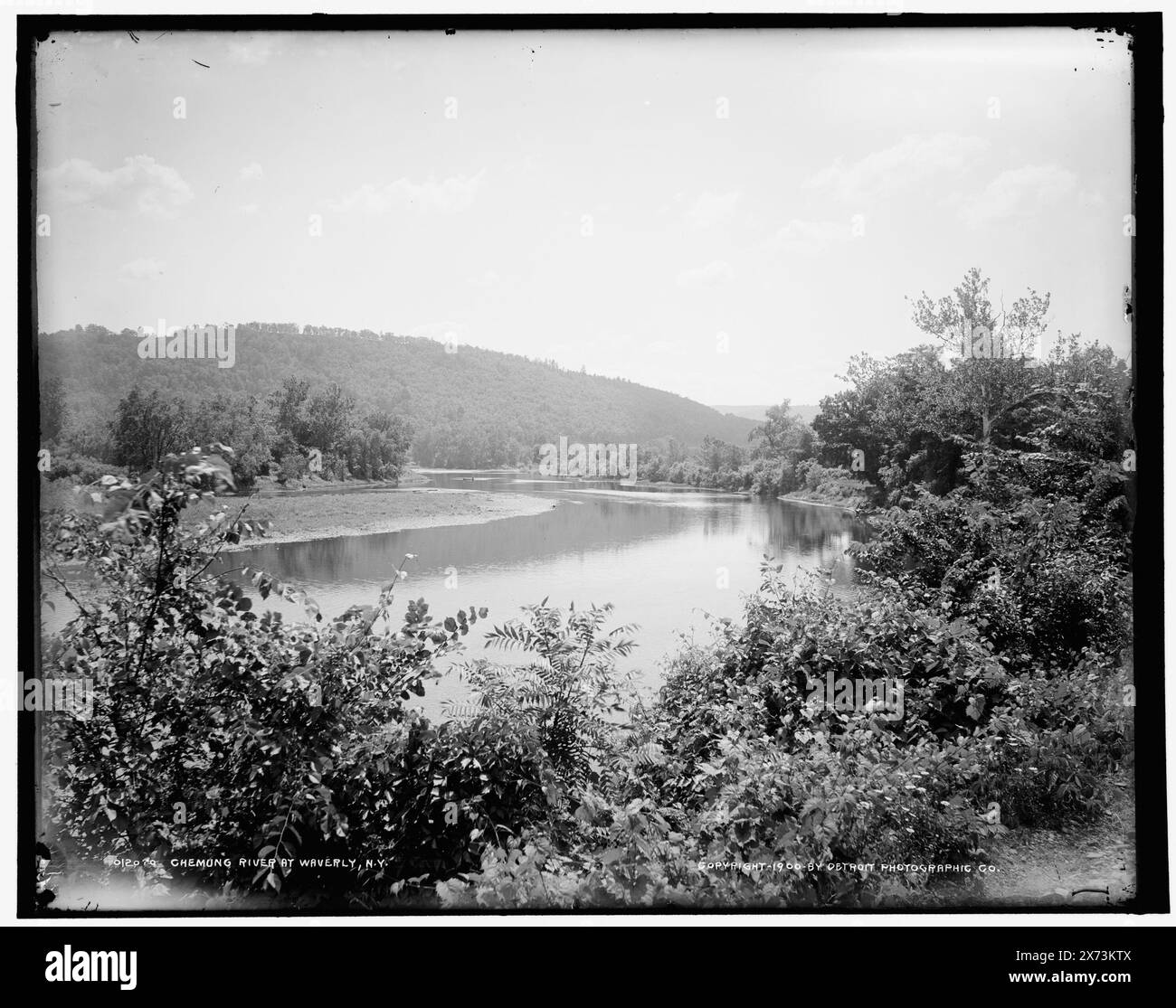 Chemung River at Waverly, N.Y., Detroit Publishing Co.-Nr. 012070., Geschenk; State Historical Society of Colorado; 1949, Rivers. , Usa, New York (Bundesstaat), Chemung River. , Usa, New York (Bundesstaat), Waverly. Stockfoto