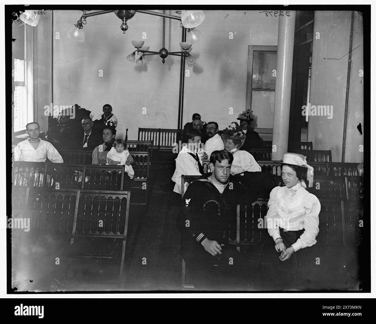 In Chapel, Brooklyn Navy Yard, Titel aus Jacke, '1520' auf negativ, Detroit Publishing Co.-Nr. 32378., Geschenk; State Historical Society of Colorado; 1949, religiöse Gottesdienste. , Kapellen. , Innenräume. , Marinehäfen & Marinestationen. , Usa, New York (Bundesstaat), New York. Stockfoto