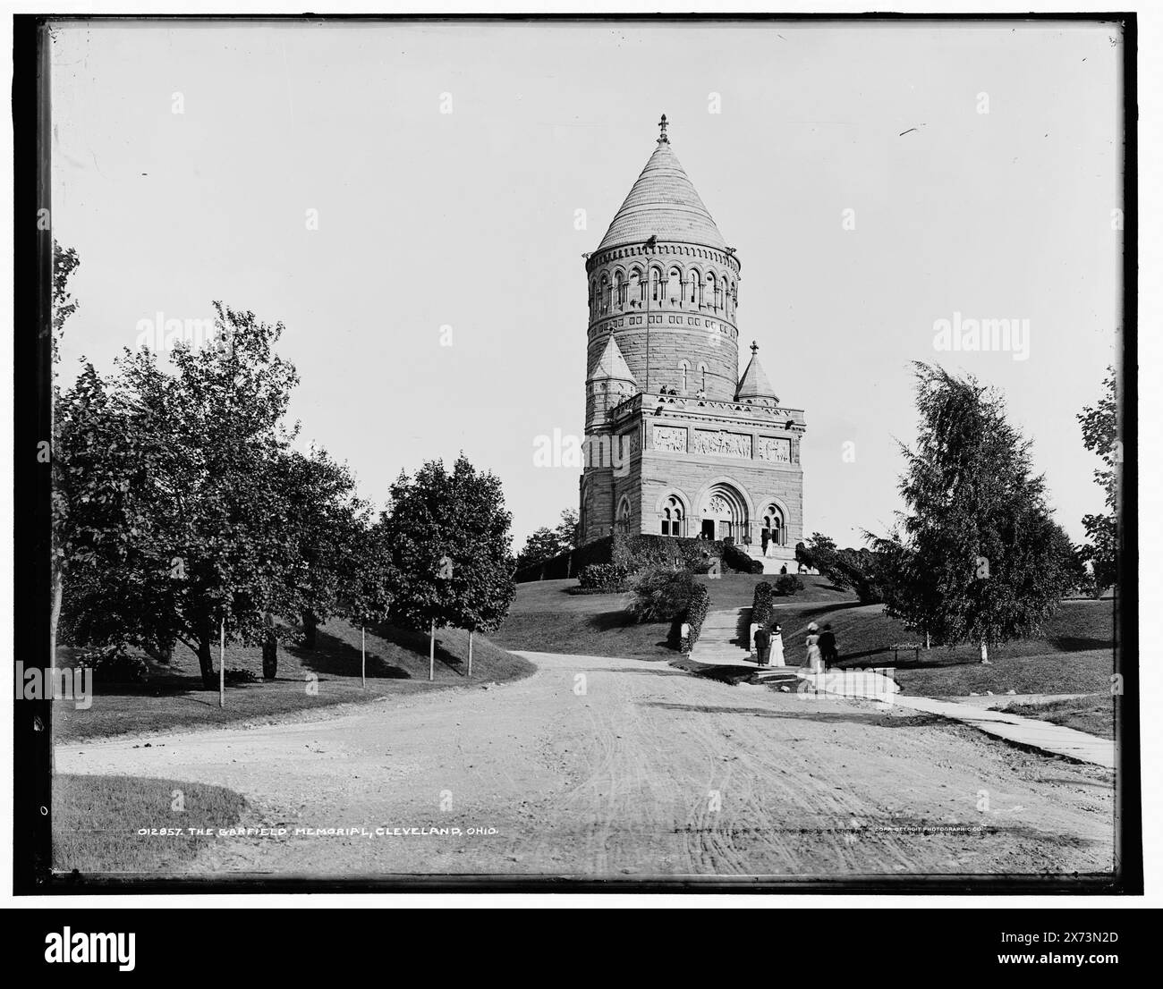 The Garfield Memorial, Lake View Cemetery, Cleveland, Ohio, entsprechende Glastransparenz (mit demselben Seriencode) verfügbar auf Videobildschirm 1A-29491., '35' auf Transparency., Detroit Publishing Co.-Nr. 012857., Gift; State Historical Society of Colorado; 1949, Garfield, James A., (James Abram), 1831-1881, Grab. , Friedhöfe. , Gräber und Grabdenkmäler. , Usa, Ohio, Cleveland. Stockfoto
