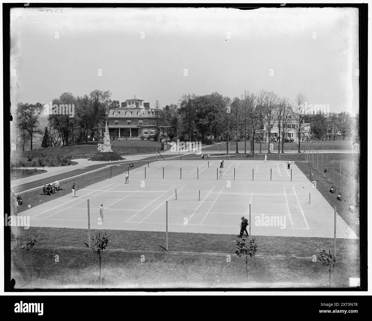 New York, New York, N.Y., Universitäts-Tennisplätze, Titel aus Jacke, '355' auf negativ. Detroit Publishing Co.-Nr. 33584., Geschenk; State Historical Society of Colorado; 1949, Tennis. , Universitäten und Hochschulen. , Usa, New York (Bundesstaat), New York. Stockfoto