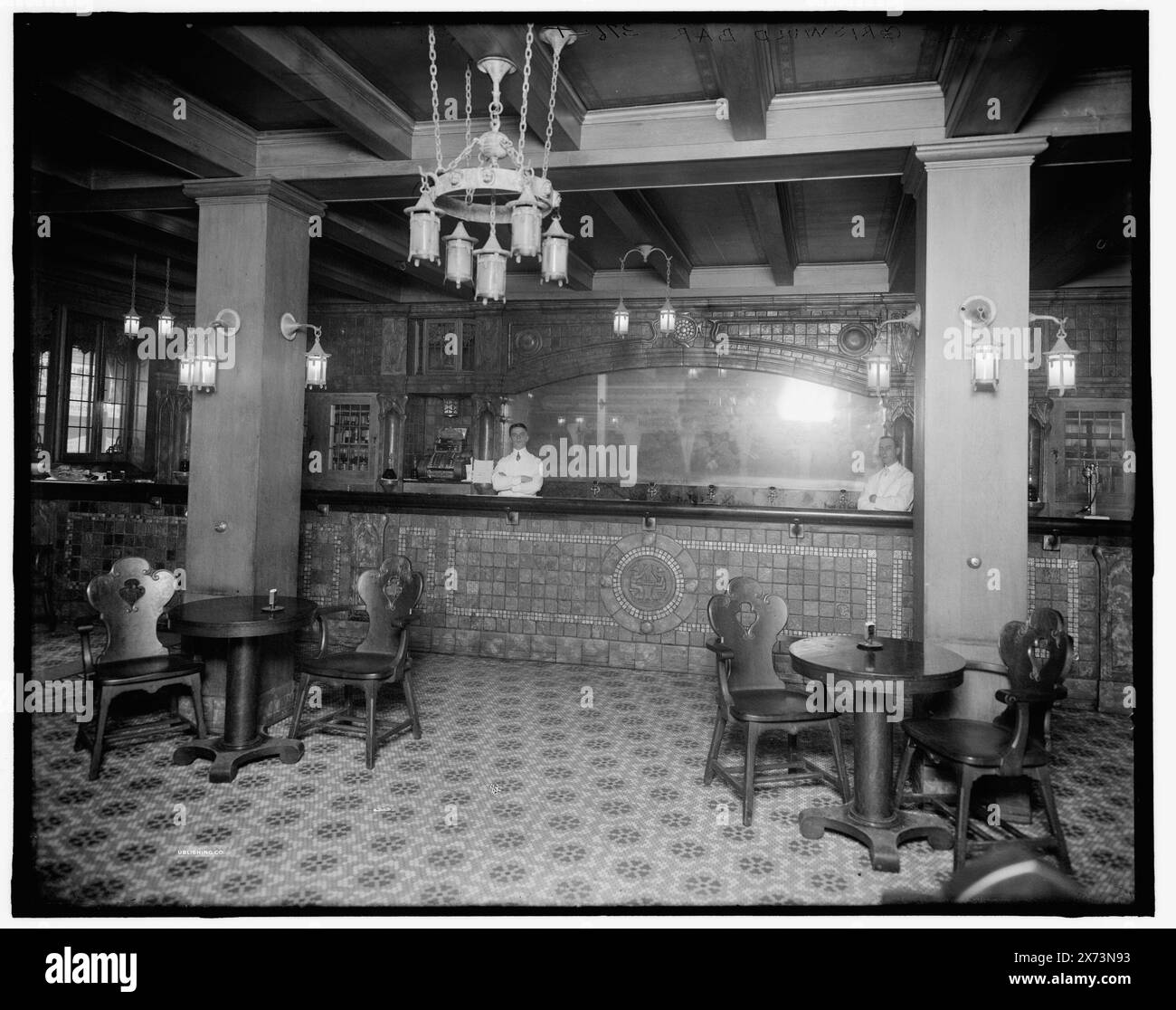 Griswold Bar, Jackentitel: Hotel Griswold., wahrscheinlich The Griswold in Detroit. Detroit Publishing Co. No. X 1222., Geschenk; State Historical Society of Colorado; 1949, Griswold (Detroit, mich), Tavernen (Gasthäuser), Balken. , Usa, Michigan, Detroit. Stockfoto