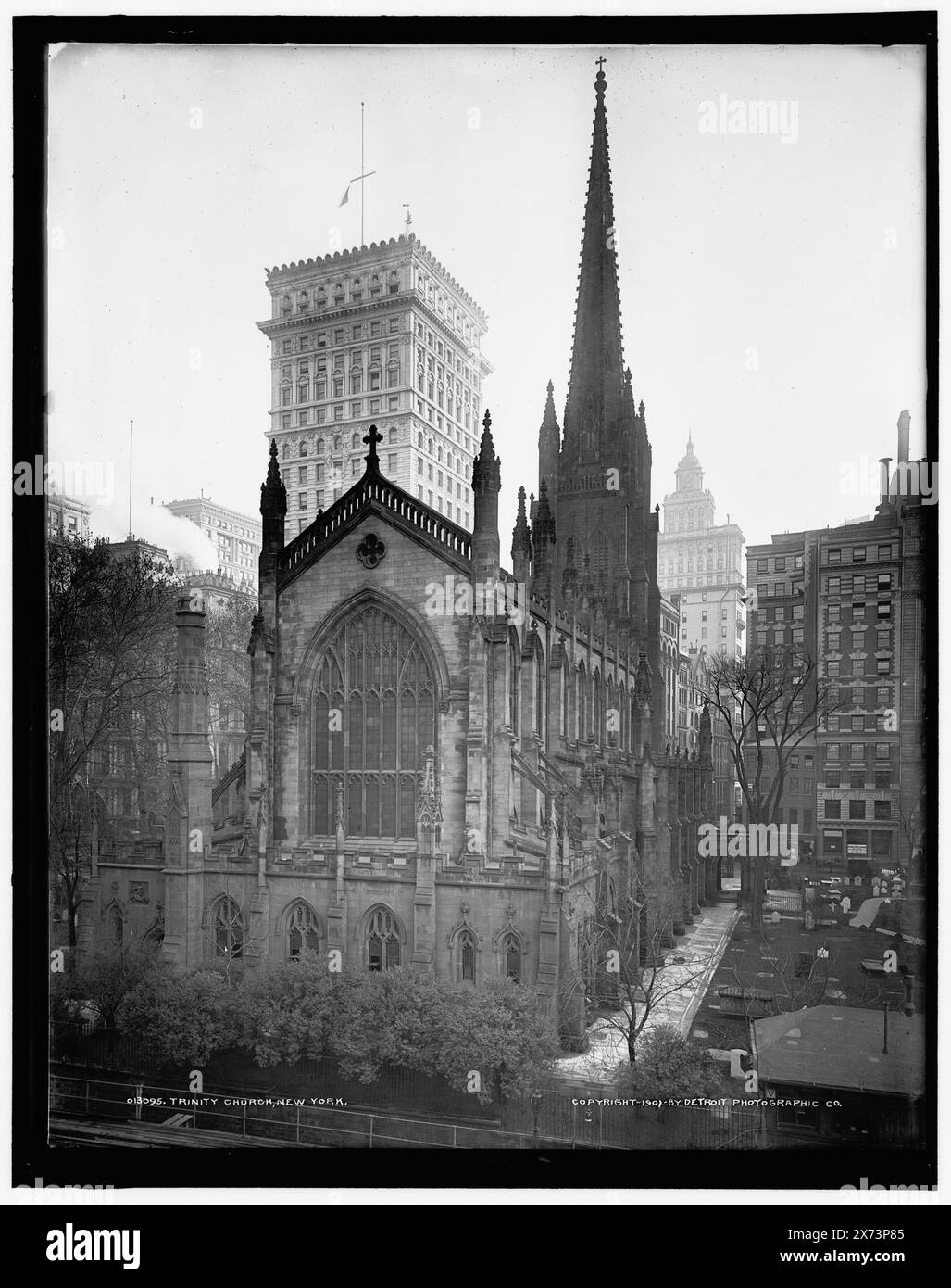 Trinity Church, New York, Fotografie eines Fotos, das ursprünglich urheberrechtlich geschützt ist 1901., entsprechende Glastransparenz (gleicher Seriencode) verfügbar auf Videobildschirm 1A-29538., Detroit Publishing Co.-Nr. 013095., Geschenk; State Historical Society of Colorado; 1949, anglikanische Kirchen. , Usa, New York (Bundesstaat), New York. Stockfoto
