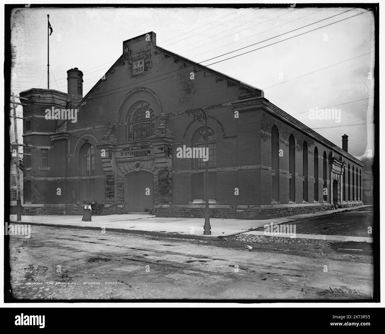 The Armouries, Windsor, Ontario, '126 Clifton' auf negativ, Detroit Publishing Co.-Nr. 070333., Geschenk; State Historical Society of Colorado; 1949, Armories. , Kanada, Ontario, Windsor. Stockfoto