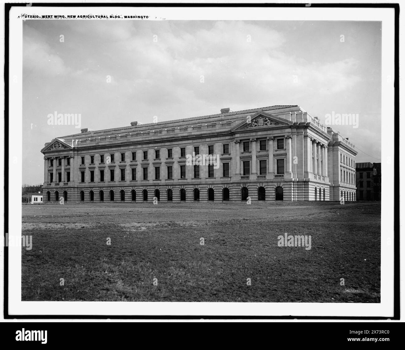 West Wing, neue landwirtschaftliche Abteilung von AgricultureBuilding, Washington, D.C., 'G 8013' auf negativ, Detroit Publishing Co.-Nr. 072210., Geschenk; State Historical Society of Colorado; 1949, Government Facilities. , Vereinigte Staaten, District of Columbia, Washington (D.C.) Stockfoto