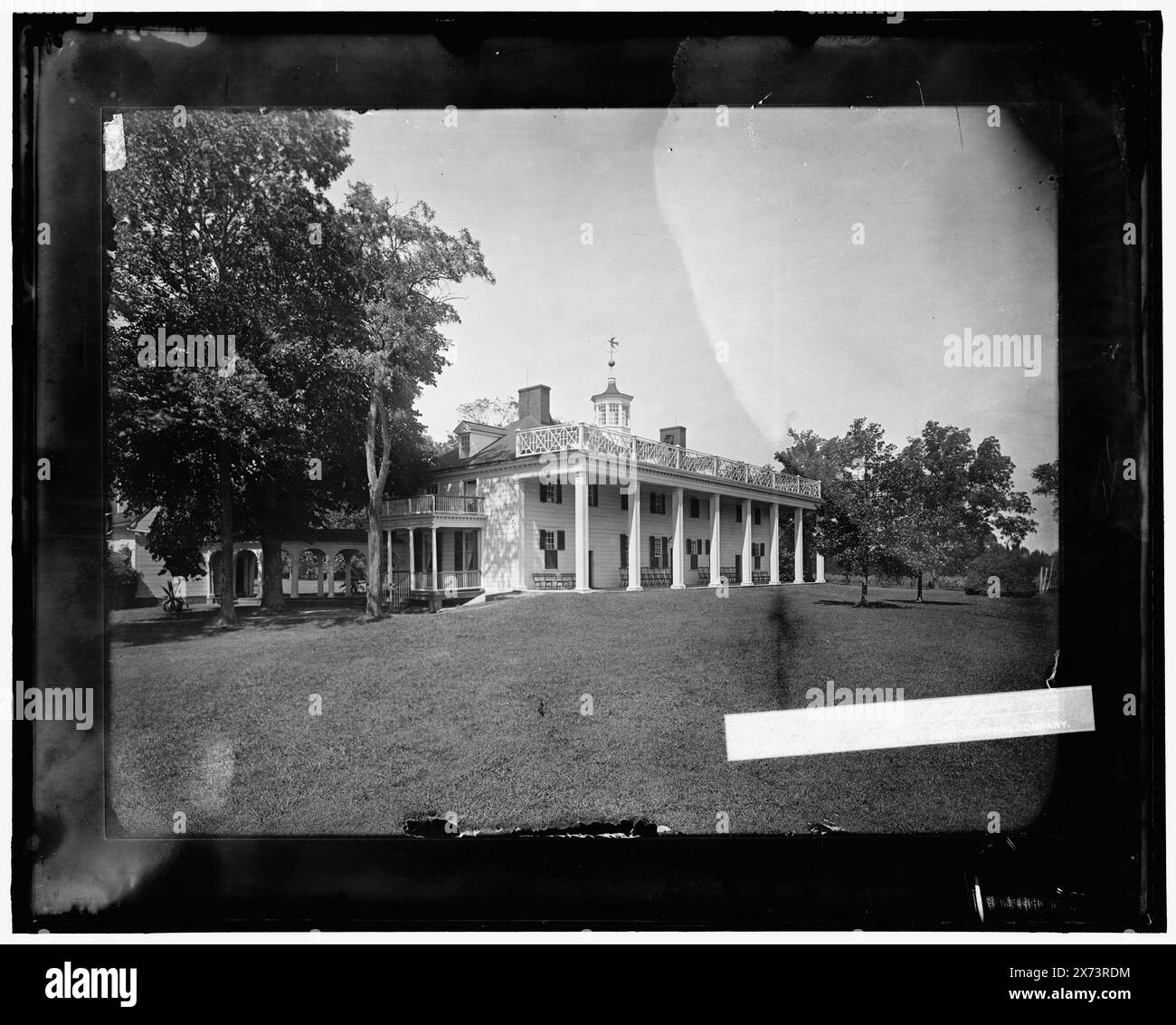Das Herrenhaus, Südblick, Mt. Vernon, Titel aus Jacke, 'verboten' auf Etikett, Detroit Publishing Co.-Nr. 090016., Geschenk; State Historical Society of Colorado; 1949, Washington, George, 1732-1799, Häuser und Orte. , Wohnungen. , Nachlässe. , Usa, Virginia, Mount Vernon (Estate) Stockfoto