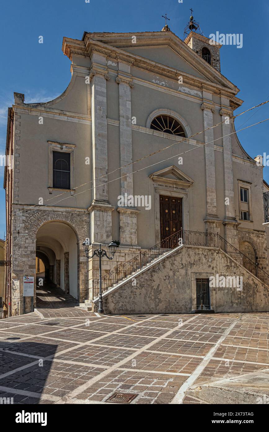 Die Fassade der Pfarrkirche Santa Maria Maggiore in Casoli. Casoli, Provinz Chieti, Abruzzen, Italien, Europa Stockfoto