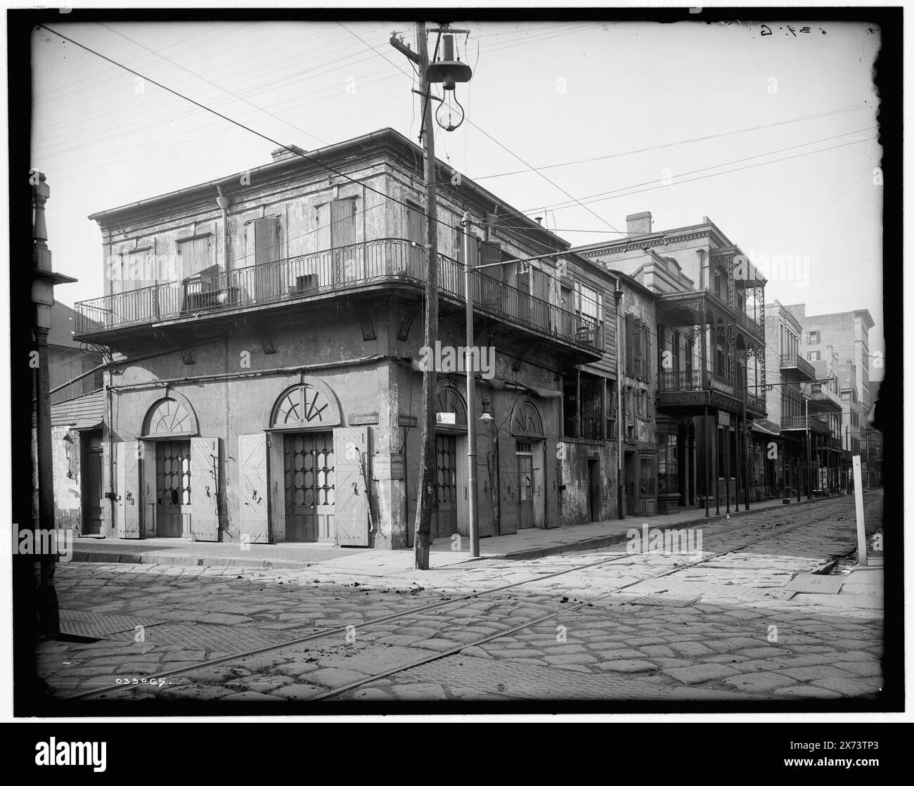 Old Absinthe House, New Orleans, Louisiana, Titel aus Jacke, '639 G' auf negativ, Detroit Publishing Co.-Nr. 033065., Geschenk; State Historical Society of Colorado; 1949, Bars. , Usa, Louisiana, New Orleans. Stockfoto