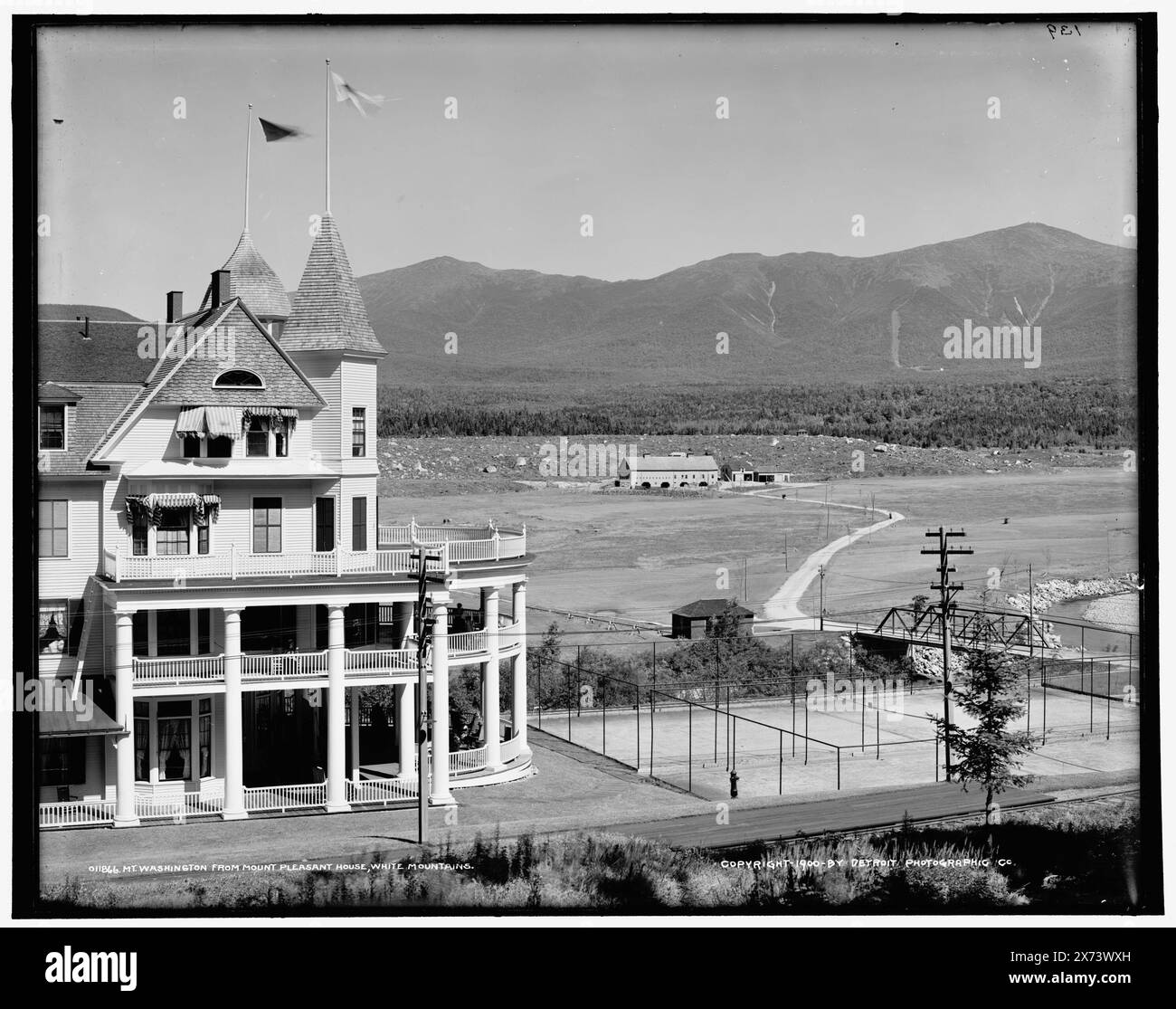 Mt. Washington aus Mount Pleasant House, White Mountains, '139' auf negative, Detroit Publishing Co.-Nr. 011866., Geschenk; State Historical Society of Colorado; 1949, Mount Pleasant House (Bretton Woods, N.H.), Hotels. , Berge. , Usa, New Hampshire, White Mountains. , Usa, New Hampshire, Washington, Mount. , Usa, New Hampshire, Bretton Woods. Stockfoto