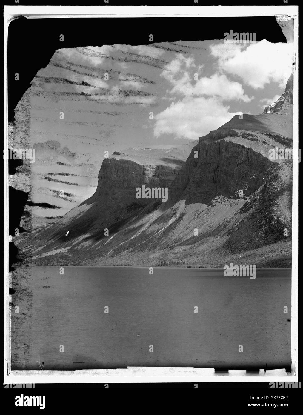 Lake Minnewanka, Alberta, Videobilder sind nicht sequenziell; tatsächliche Reihenfolge von links nach rechts ist 1A-06460, 06459, 06458., Detroit Publishing Co. Nrn. 010678., Schwarzweiß-Glasfolien: Linker Abschnitt, LC-D4-10678L; Mittelteil, LC-D4-10678C., Geschenk; State Historical Society of Colorado; 1949, Lakes & Ponds. , Nationalparks und Reservate. Kanada, Alberta, Banff National Park. Kanada, Alberta, Minnewanka, Lake. Kanada, Rocky Mountains Stockfoto