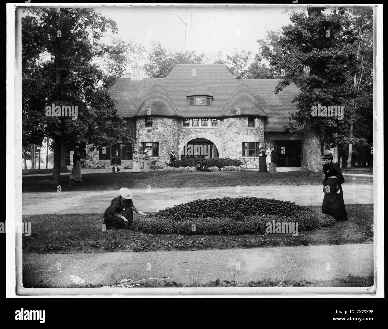 Polizeistation, Belle Isle, entsprechende Glastransparenz (gleicher Seriencode) auf Videobildschirm 1A-28811., Detroit Publishing Co.-Nr. 03756., Geschenk; State Historical Society of Colorado; 1949, Polizeistationen. , Parks. , Gartenarbeit. , Usa, Michigan, Detroit. Stockfoto