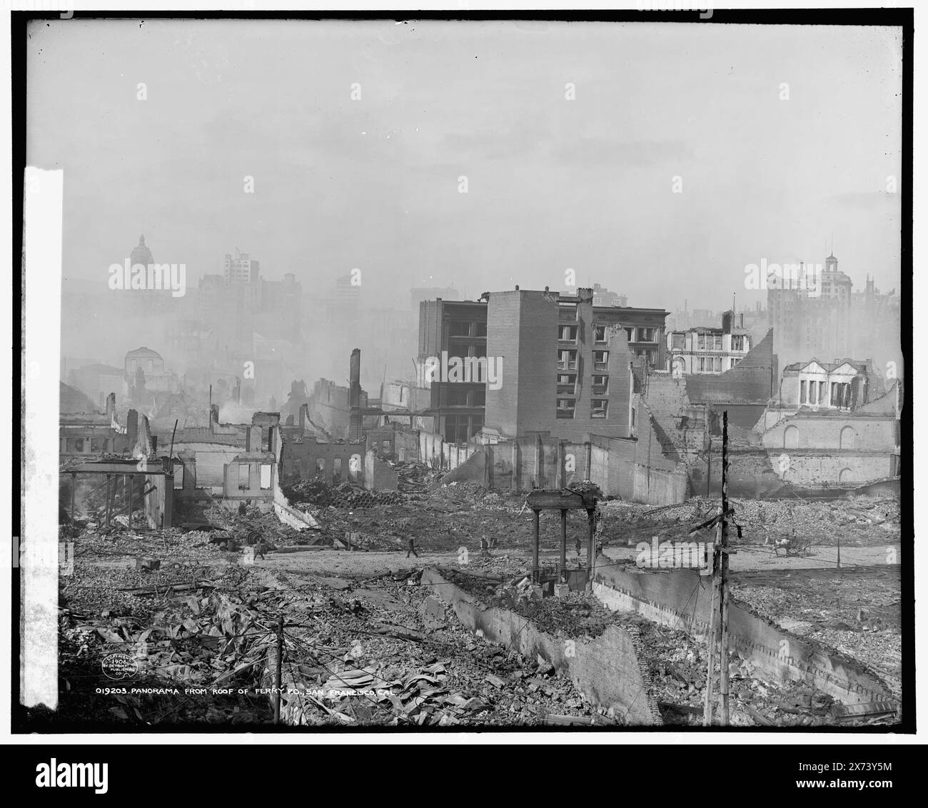 Panorama vom Dach von Ferry P.O., San Francisco, Cal., '3149' auf negativ., Detroit Publishing Co.-Nr. 019203., Geschenk; State Historical Society of Colorado; 1949, Earthquakes. , Usa, Kalifornien, San Francisco. Stockfoto