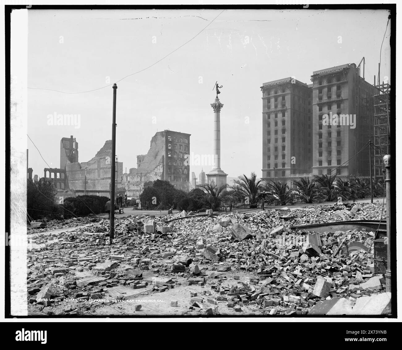 Union Square and St. Francis Hotel, San Francisco, Cal., Detroit Publishing Co.-Nr. 019195., Geschenk; State Historical Society of Colorado; 1949, Earthquakes. , Hotels. , Plazas. , Denkmäler und Denkmäler. , Usa, Kalifornien, San Francisco. Stockfoto