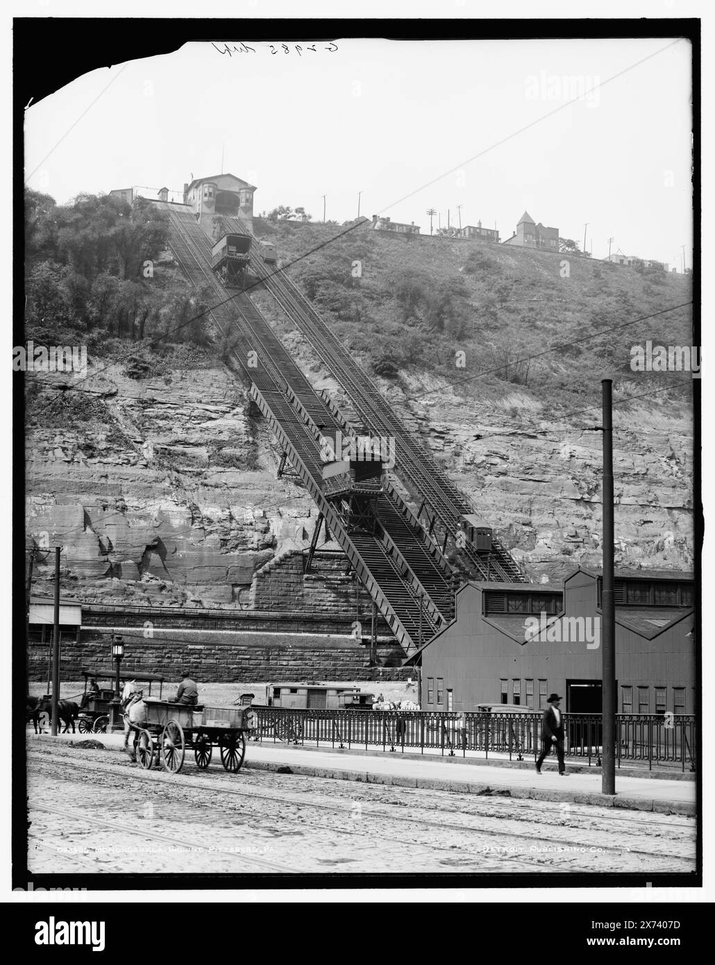 Monongahela Incline, Pittsburg, Pa., 'G 2985' und 'dup' auf negativ., Detroit Publishing Co.-Nr. 033966., Gift; State Historical Society of Colorado; 1949, Neigungsbahn. , Usa, Pennsylvania, Pittsburgh. Stockfoto