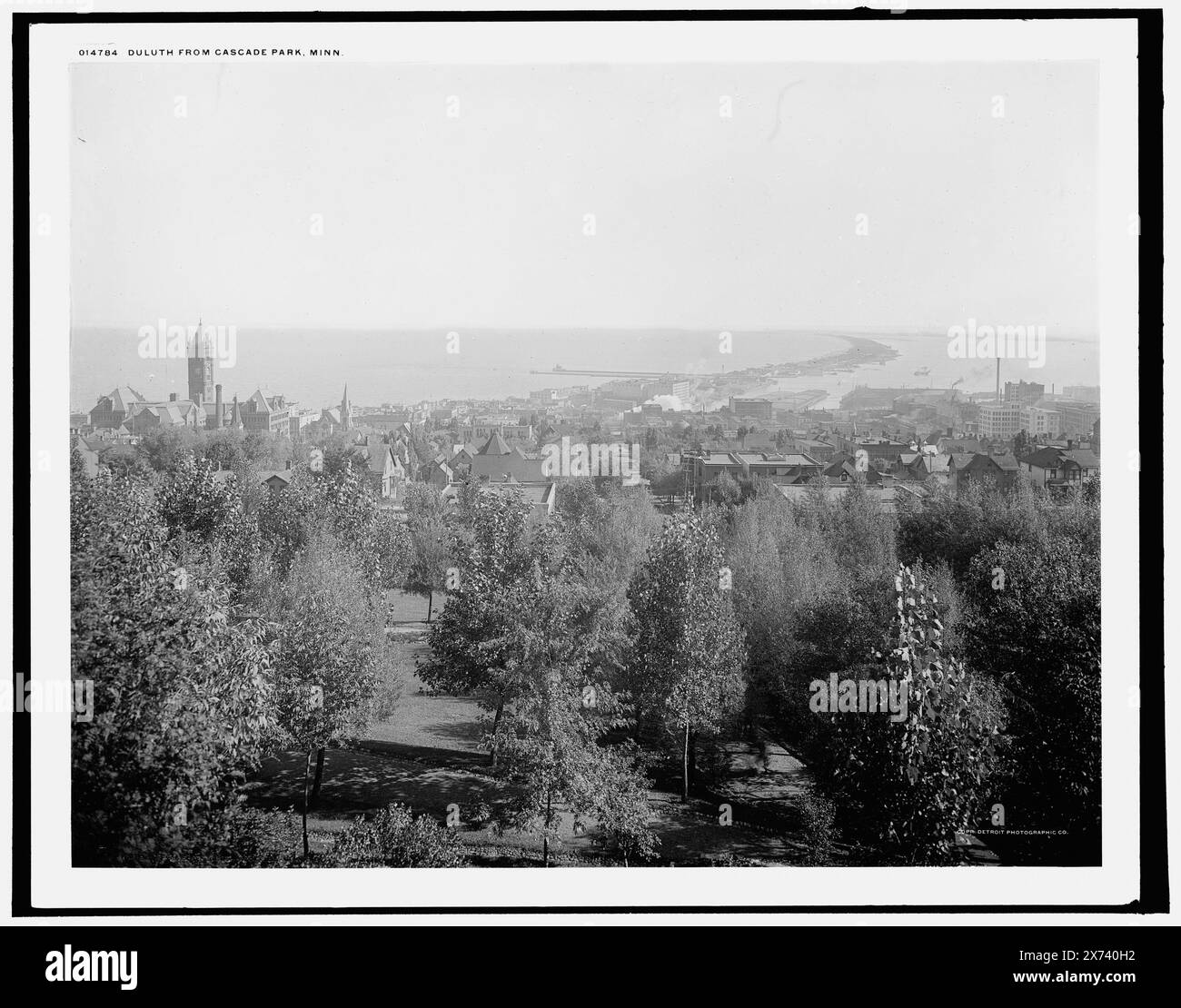 Duluth von Cascade Park, Minn., Attribution to Jackson basiert auf Negativen mit ähnlichen Zahlen. Detroit Publishing Co. No. 014784., Geschenk; State Historical Society of Colorado; 1949, USA, Minnesota, Duluth. Stockfoto