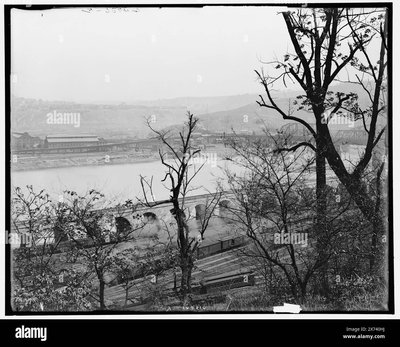 Edgar Thomson Works, Braddock, Pa., Jackentitel: Braddock, Pa., Edgar Thomson Works, Carnegie Steel Co., vierteiliges Panorama mit nahen Varianten aller negative. Videobilder sind nicht sequenziell; die tatsächliche Reihenfolge für ein einzelnes Panorama mit Varianten ist: 1A-10161,(OR 10160), 10159 (OR 10158 oder 10157), 10156 (OR, Bilder links und links in der Mitte sind auch als Fotoabzüge in LOS 9191 mit KopiernegativeLC-USZ62-55944 (S&W-Filmkopie neg.) erhältlich Für links „G 4929“, „G 4930 dup“, „G 4931“, „G 4932 dup“, „G 4933 dup“, „G 4934“, „G 4935 dup“, „G4936“ und „G 4936 dup“ auf L A, L B, LC, Stockfoto