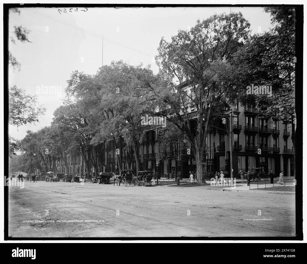 Grand Union Hotel, Saratoga Springs, N.Y., 'G 6389' auf negativ. Detroit Publishing Co.-Nr. 071543., Geschenk; State Historical Society of Colorado; 1949, Hotels. , Resorts. , Straßen. , Usa, New York (Bundesstaat), Saratoga Springs. Stockfoto