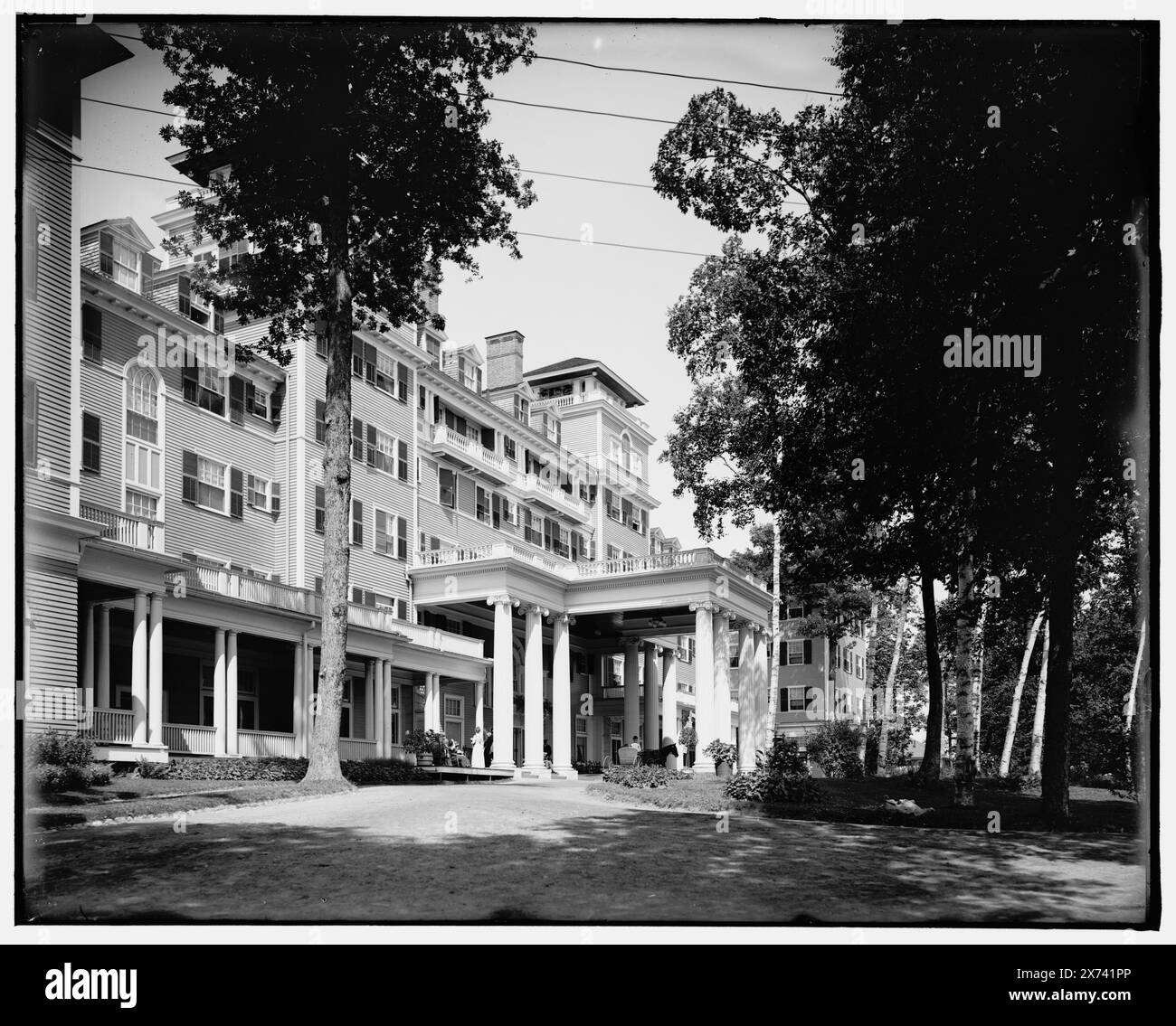 Hotel Aspinwall, Ostfront, Lenox, Mass., Titel aus Jacke. g 7286 auf negativ., Detroit Publishing Co.-Nr. 039869., Geschenk; State Historical Society of Colorado; 1949, Hotels. , Resorts. , Usa, Massachusetts, Lenox. Stockfoto