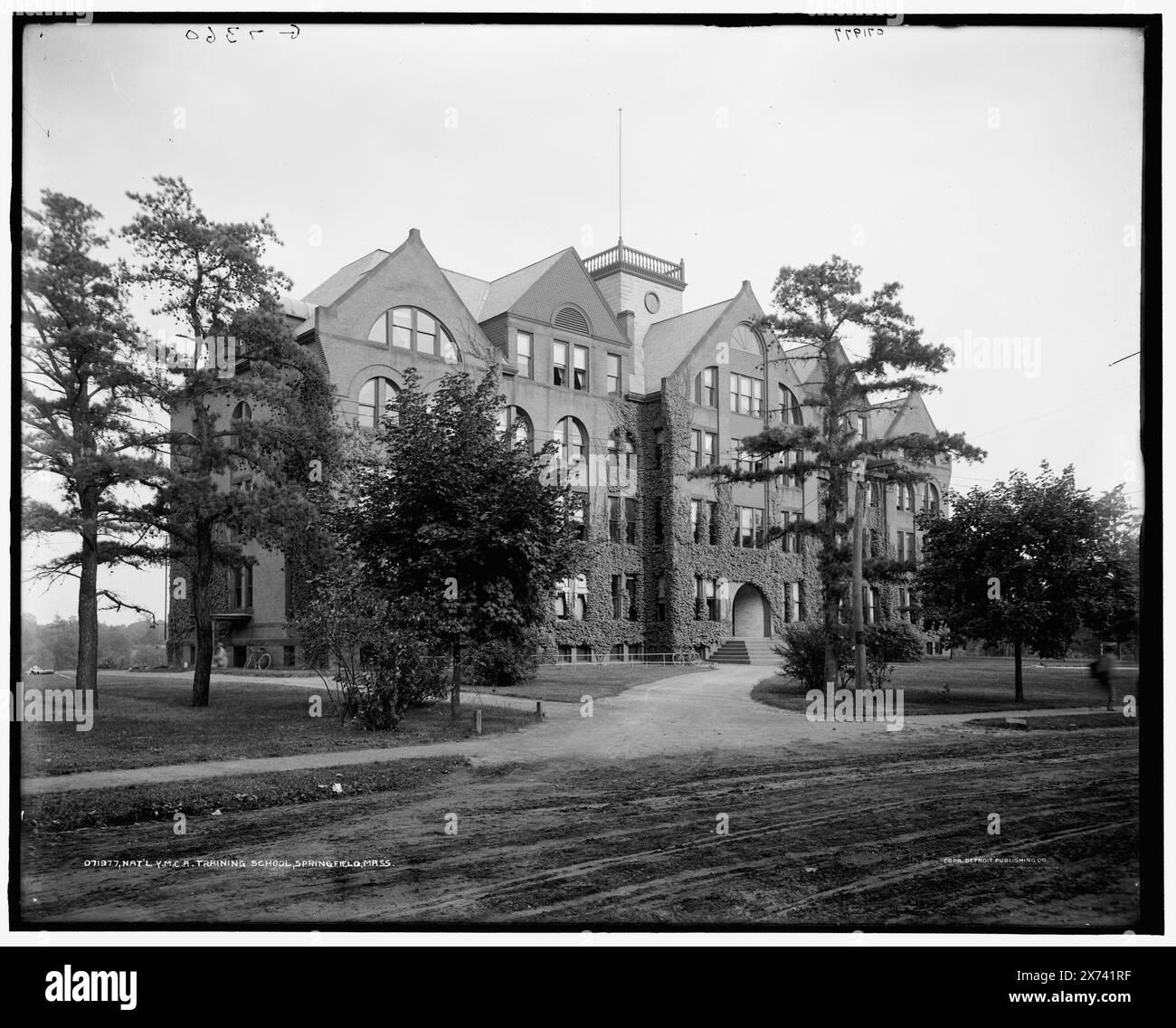 National Y.M.C.A. Ausbildungsschule Springfield College, Springfield, Mass., 'G 7360' auf negativ. Detroit Publishing Co.-Nr. 071977., Geschenk; State Historical Society of Colorado; 1949, Universities & Colleges. , Bildungseinrichtungen. , Usa, Massachusetts, Springfield. Stockfoto