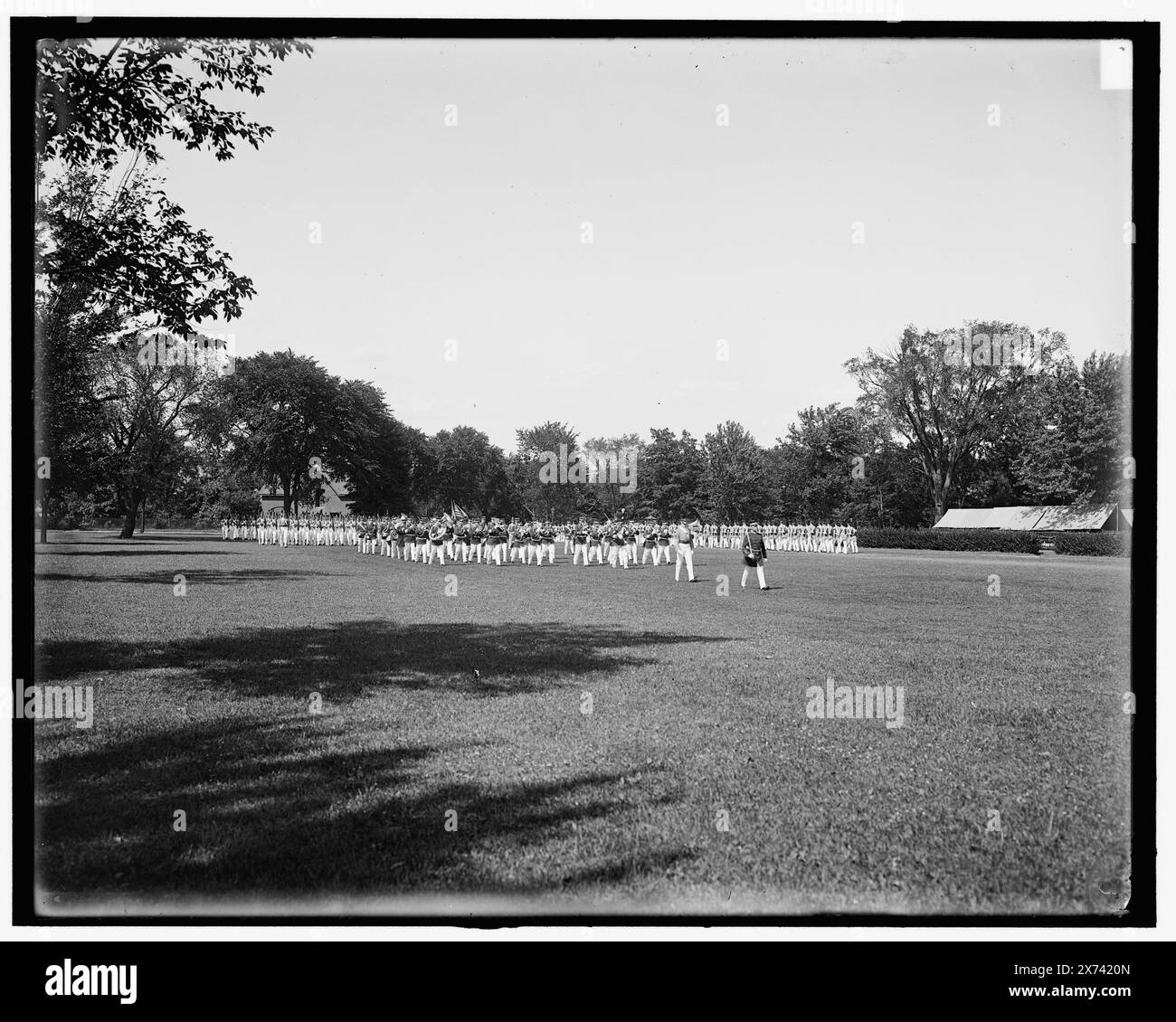 Bataillon im Rückblick, West Point, New York, Titel aus der Jacke, '2665' auf negativ. Detroit Publishing Co.-Nr. 033970., Geschenk; State Historical Society of Colorado; 1949, United States Military Academy. , Militärparaden und Zeremonien. , Militärausbildung. , Usa, New York (Bundesstaat), West Point. Stockfoto