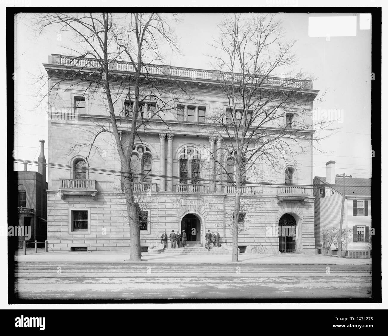 Hendrie Hall, Yale Law School, New Haven, Conn., Titel aus Jacke. '3925' auf negativ. Detroit Publishing Co.-Nr. 039329., Geschenk; State Historical Society of Colorado; 1949, Bildungseinrichtungen. , Juristische Ausbildung. , Universitäten und Hochschulen. , Usa, Connecticut, New Haven. Stockfoto
