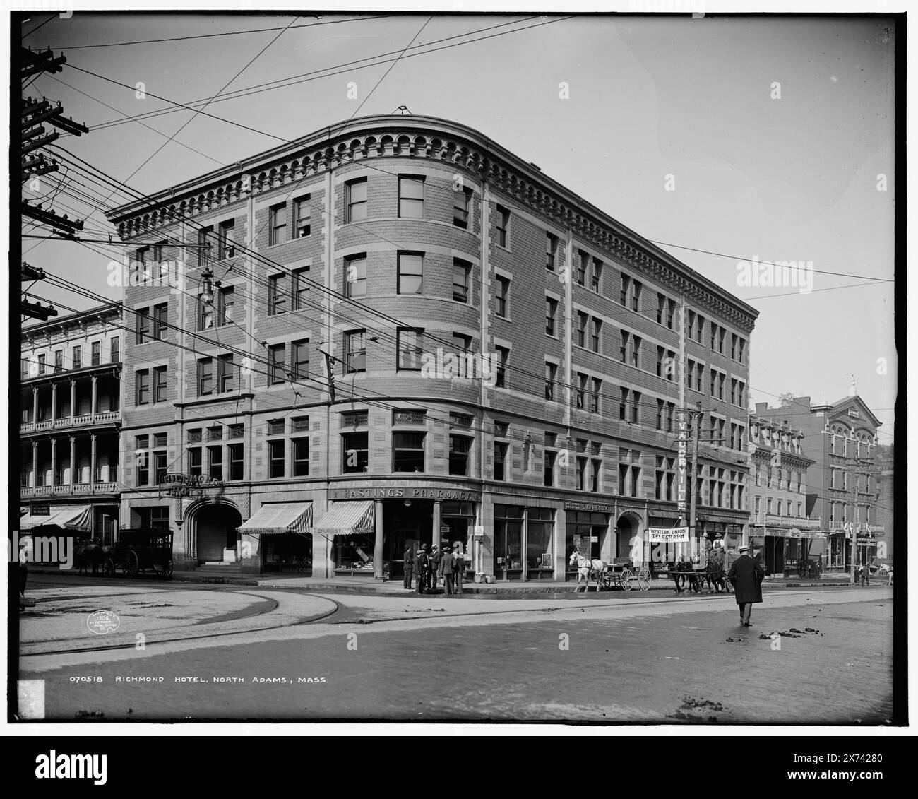 Richmond Hotel, North Adams, Mass., '4204' auf negativ. Detroit Publishing Co.-Nr. 070518., Geschenk; State Historical Society of Colorado; 1949, Streets. , Hotels. , Usa, Massachusetts, North Adams. Stockfoto