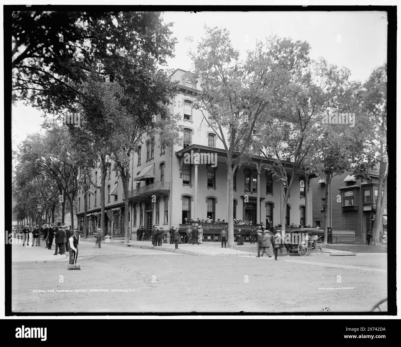 The Worden Hotel, Saratoga Springs, N.Y., 'G 6388' auf negativ. Detroit Publishing Co.-Nr. 071545., Geschenk; State Historical Society of Colorado; 1949, Hotels. , Resorts. , Straßen. , Usa, New York (Bundesstaat), Saratoga Springs. Stockfoto