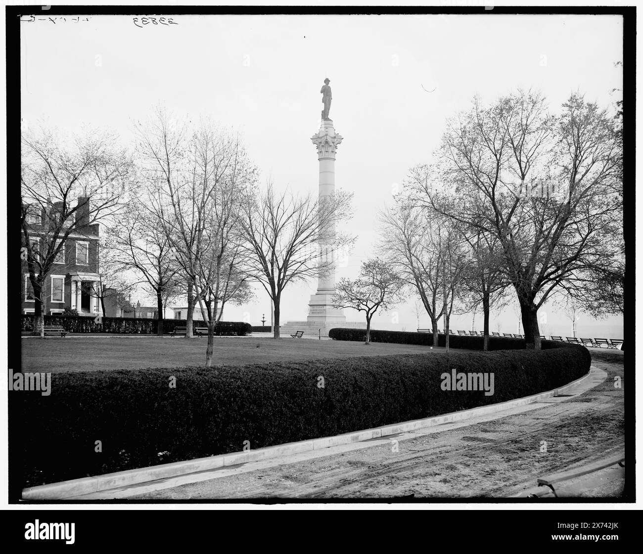 Libby Hill Park, Richmond, Virginia, Titel aus Jacke., Soldiers' and Sailors' Monument im Hintergrund., '2604 G' auf negativ. Detroit Publishing Co.-Nr. 033833., Geschenk; State Historical Society of Colorado; 1949, Parks. , Denkmäler und Denkmäler. , Vereinigte Staaten, Geschichte, Bürgerkrieg, 1861-1865. , Usa, Virginia, Richmond. Stockfoto