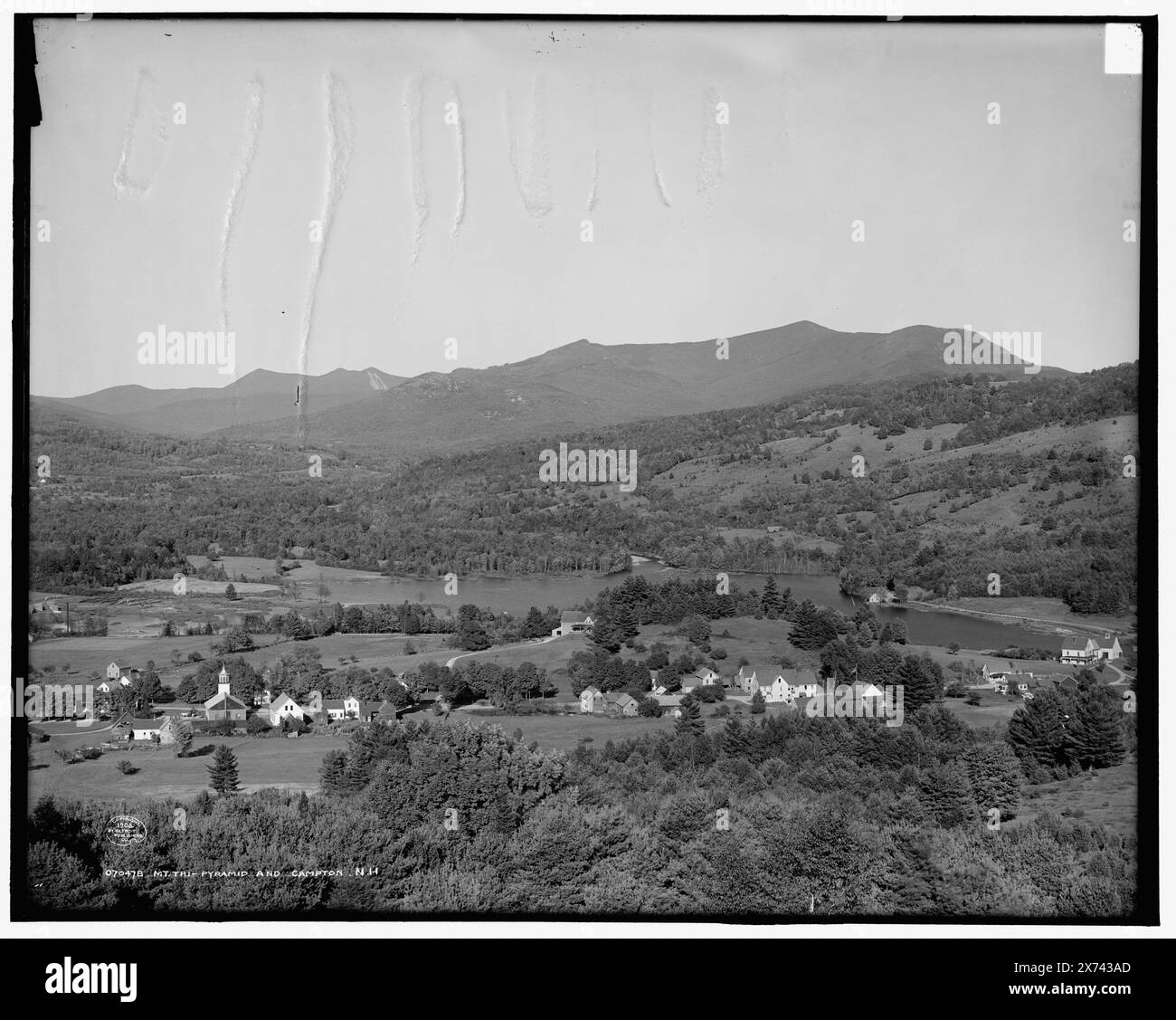Mt. Tri-Pyramid, d. h. Mount Tripyramid und Campton, N.H., '4348' auf negative., Detroit Publishing Co. No. 070478., Geschenk; State Historical Society of Colorado; 1949, Mountains. , Usa, New Hampshire, Campton. , Usa, New Hampshire, White Mountains. Stockfoto