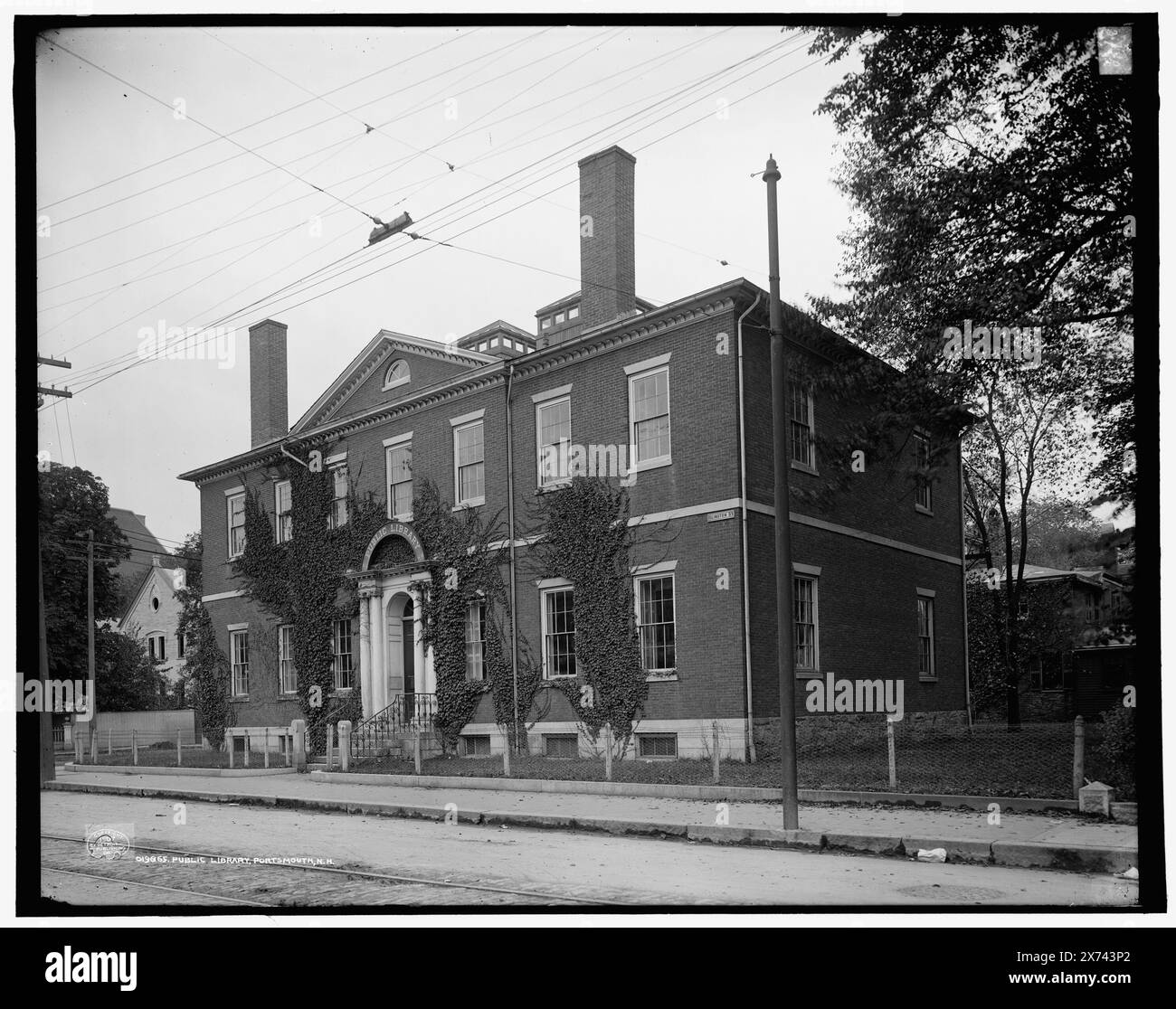 Public Library, Portsmouth, N.H., '3770' auf negativ. Detroit Publishing Co.-Nr. 019865., Geschenk; State Historical Society of Colorado; 1949, Bibliotheken. , Usa, New Hampshire, Portsmouth. Stockfoto