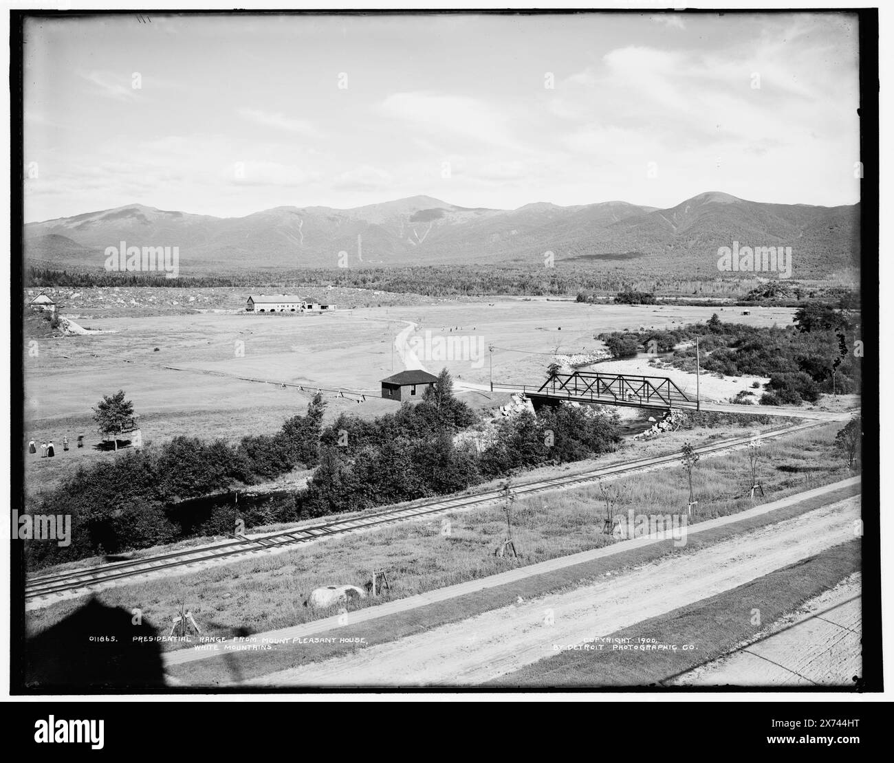 Presidential Range from Mount Pleasant House, White Mountains, Transparency urheberrechtlich geschützt 1900., '111' auf negativ., entsprechende Glastransparenz (gleicher Seriencode) auf Videobildschirm 1A-29322., Detroit Publishing Co.-Nr. 011865., Geschenk; State Historical Society of Colorado; 1949, Mountains. , Usa, New Hampshire, White Mountains. , Usa, New Hampshire, Presidential Range. Stockfoto