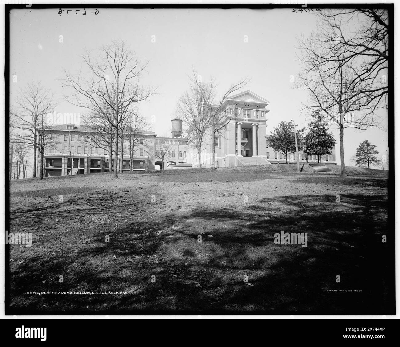 Deaf and Dumb Asylum, Little Rock, Ark., 'G 6777' auf negativ. Detroit Publishing Co.-Nr. 071742., Geschenk; State Historical Society of Colorado; 1949, Anstalten. , Gehörlose Personen. Behinderte, Gesundheit & Wohlfahrt. Usa, Arkansas, Little Rock. Stockfoto
