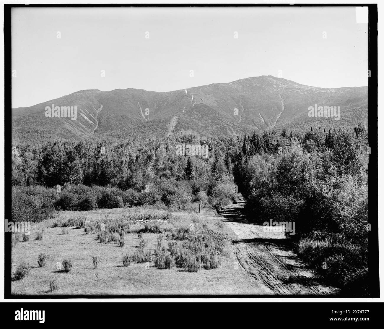 Mt. Washington von Twin Rivers, White MTS., N.H., negative sind nahe Varianten., '3728' auf A negativ; '3728 A' auf B negativ. Detroit Publishing Co.-Nr. 019758., Geschenk; State Historical Society of Colorado; 1949, Mountains. , Usa, New Hampshire, Washington, Mount. , Usa, New Hampshire, White Mountains. Stockfoto