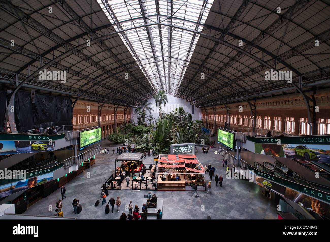 Malerischer Innenblick auf den Bahnhof Atocha in Madrid Stockfoto