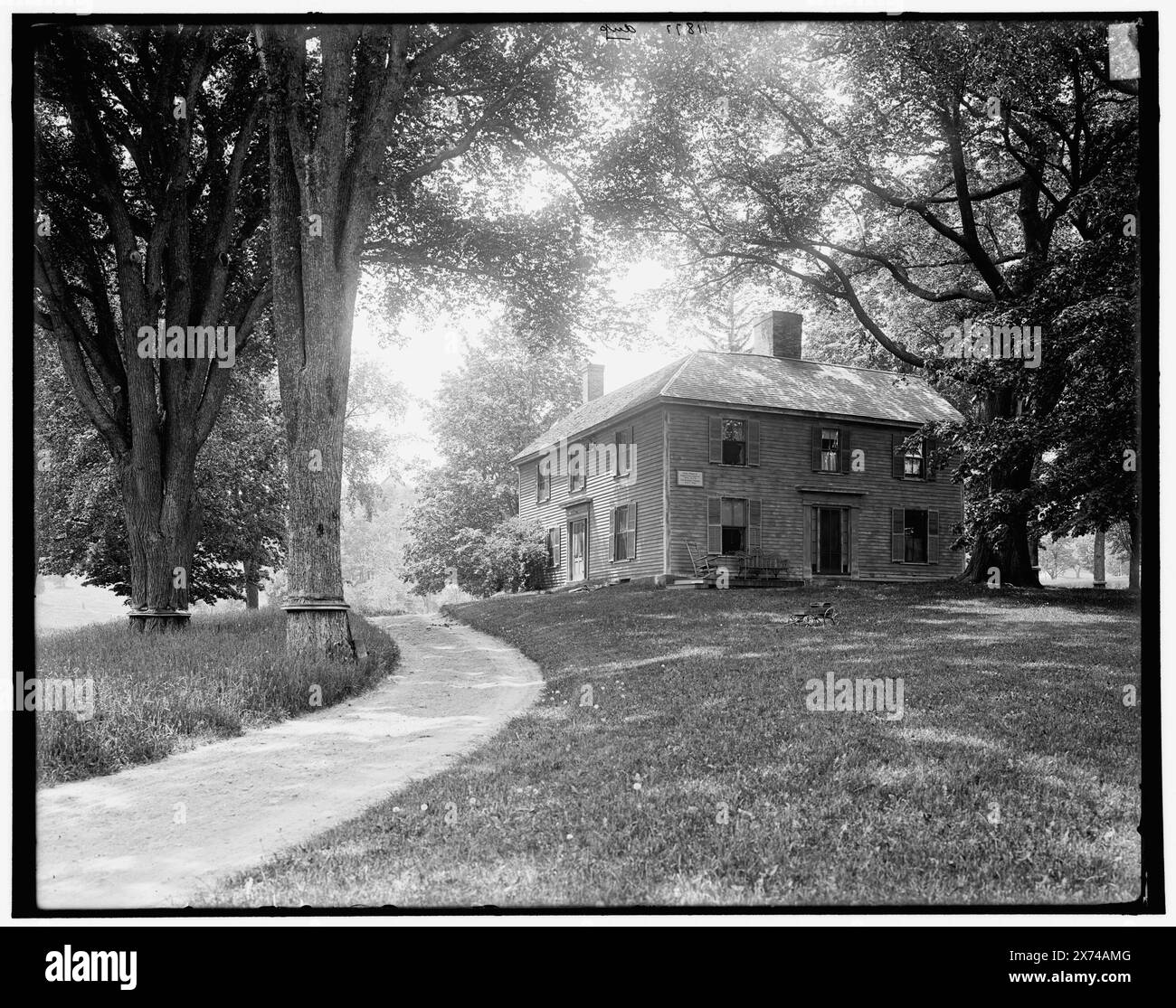 Munroe Tavern, Lexington, Datum basiert auf Detroit, Katalog J (1901)., 'Percys Hauptsitz, 1775' auf Gebäude., '10' und 'dup' auf negativ. Entsprechende Glastransparenz (gleicher Seriencode) auf Videobildschirm 1A-29326., Detroit Publishing Co.-Nr. 011877., Geschenk; State Historical Society of Colorado; 1949, Tavernen (Inns), Galerien & Museen. , Usa, Massachusetts, Lexington. Stockfoto