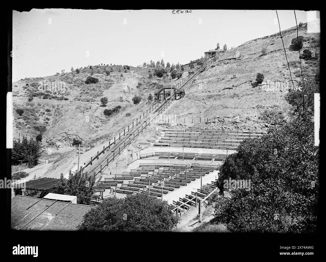 Catalina Island Incline and Avalon Greek Theater, Calif., Titel von Cataloger., '4504' auf negative., Detroit Publishing Co. No. 031433., Gift; State Historical Society of Colorado; 1949, Neigungsbahn. , Amphitheater. , Usa, Kalifornien, Santa Catalina Island. , Usa, Kalifornien, Avalon. Stockfoto