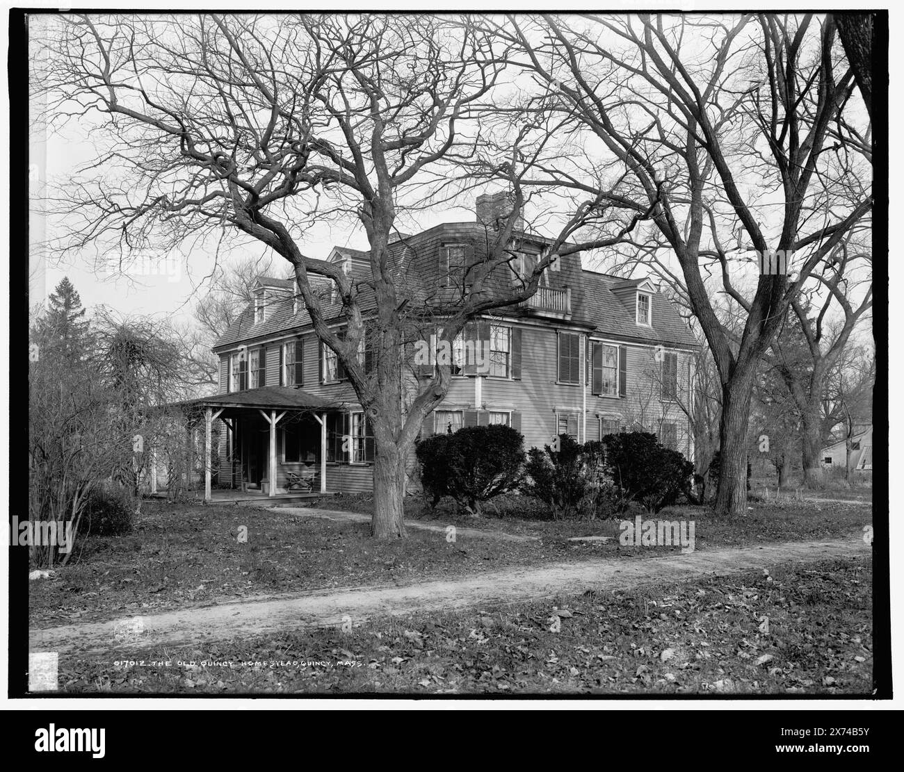 The Old Quincy Homestead, Quincy, Mass., entsprechende Glastransparenz (mit demselben Serien-Code) verfügbar auf Videodisc Frame 1A-30007., '1889' auf negativ., Detroit Publishing Co.-Nr. 017012., Geschenk; State Historical Society of Colorado; 1949, Dwellings. , Usa, Massachusetts, Quincy. Stockfoto