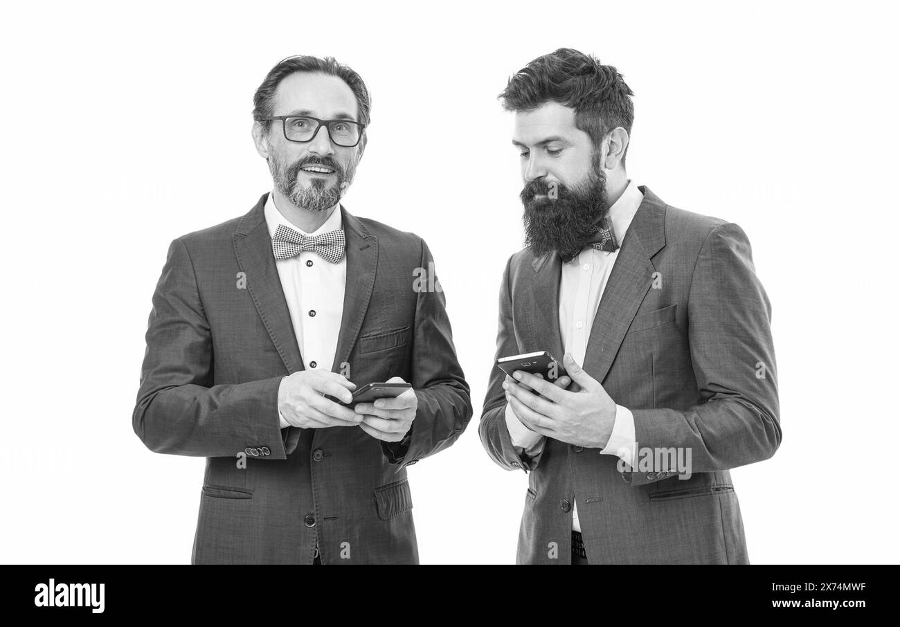 Kaufen und verkaufen Sie online. Smartphone für mobile Anwendungen. Online-Banking-Servicekonzept. Geschäftsleute nutzen moderne Technologie. Nachverfolgung von Finanzmitteln Stockfoto